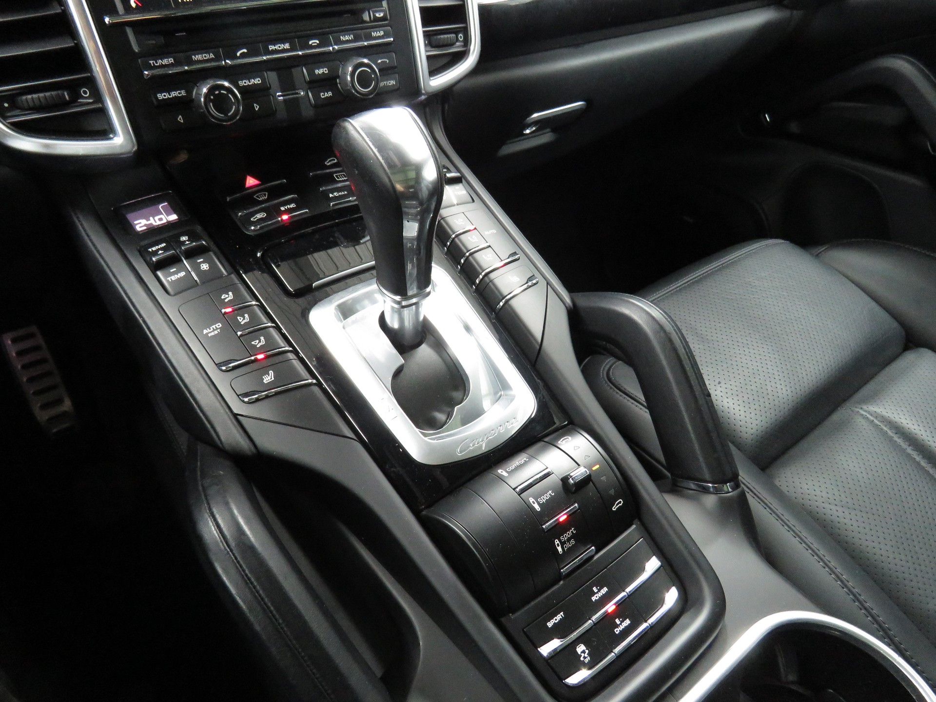 PORSCHE Cayenne S E-Hybrid-image-16