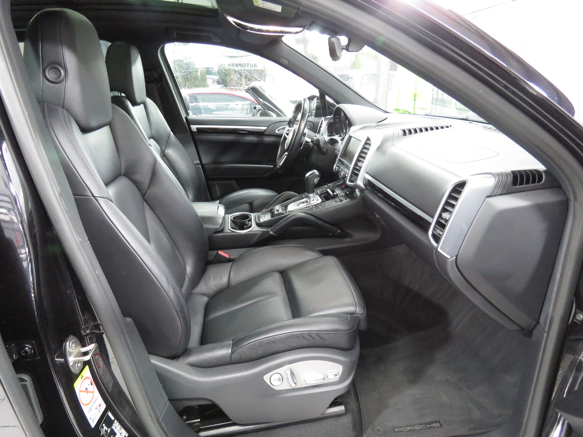 PORSCHE Cayenne S E-Hybrid-image-12