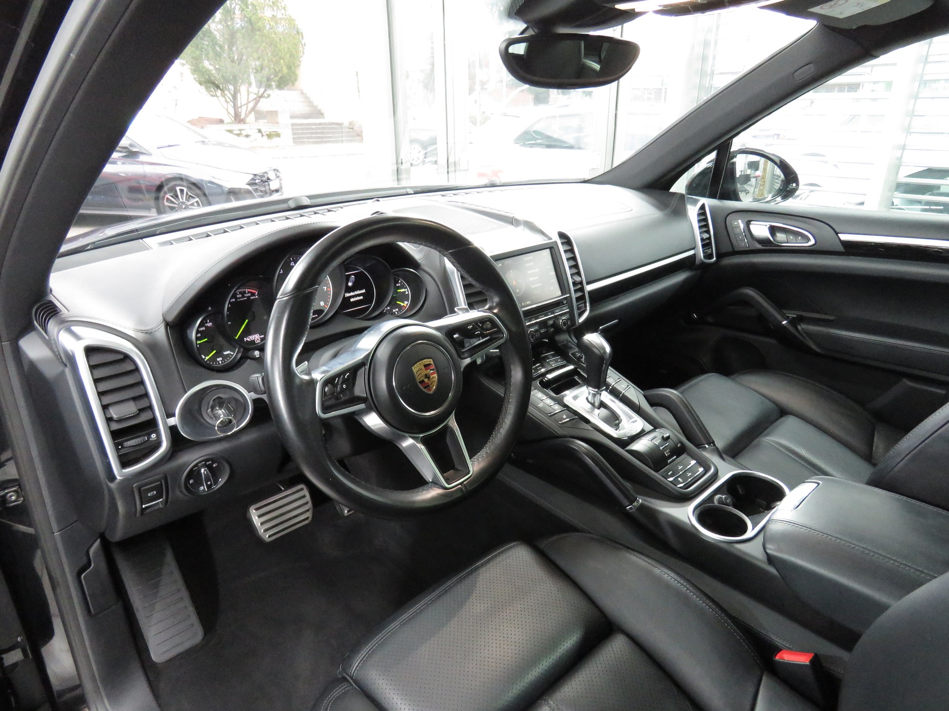 PORSCHE Cayenne S E-Hybrid-image-6