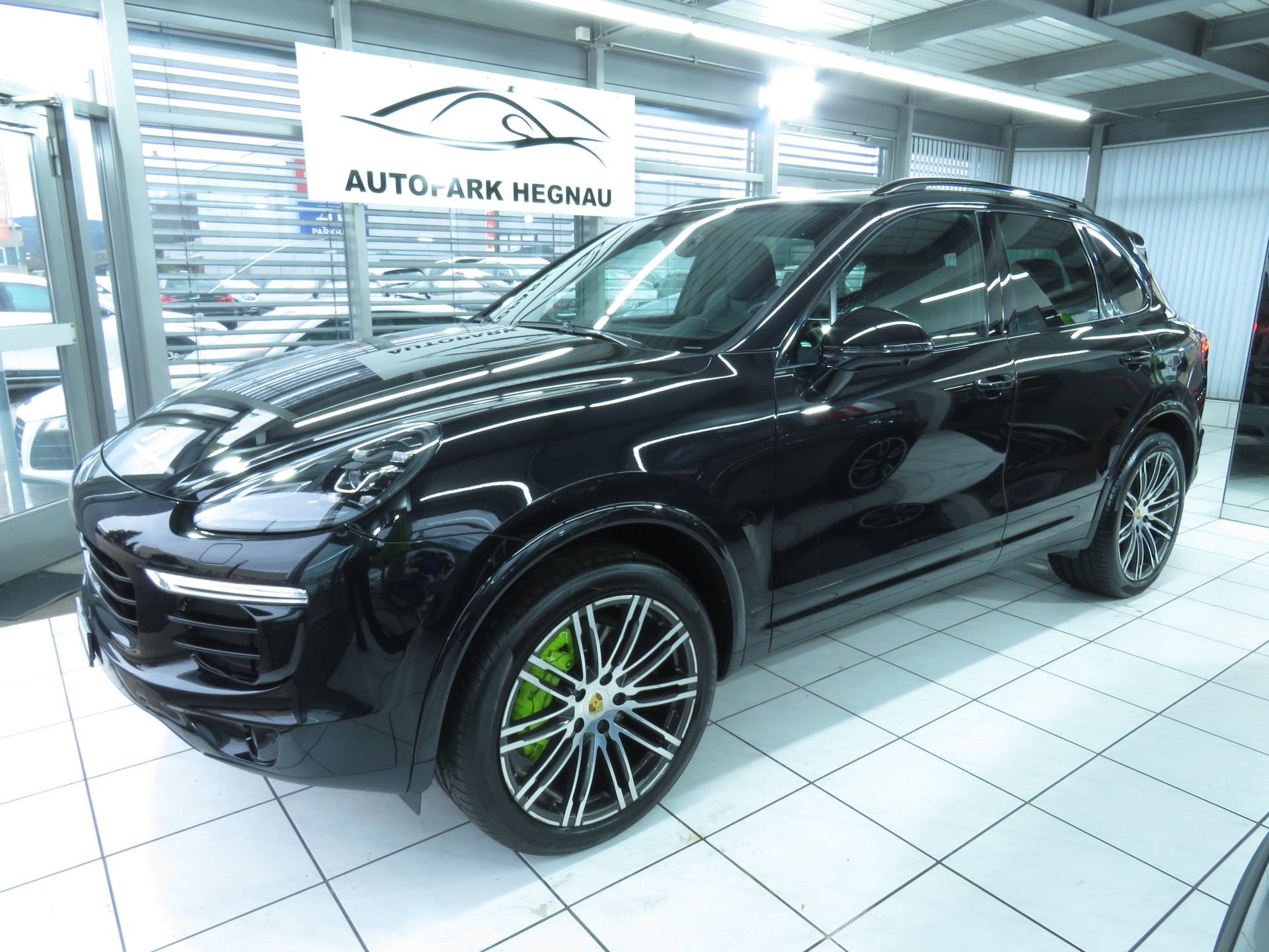 PORSCHE Cayenne S E-Hybrid-image-0