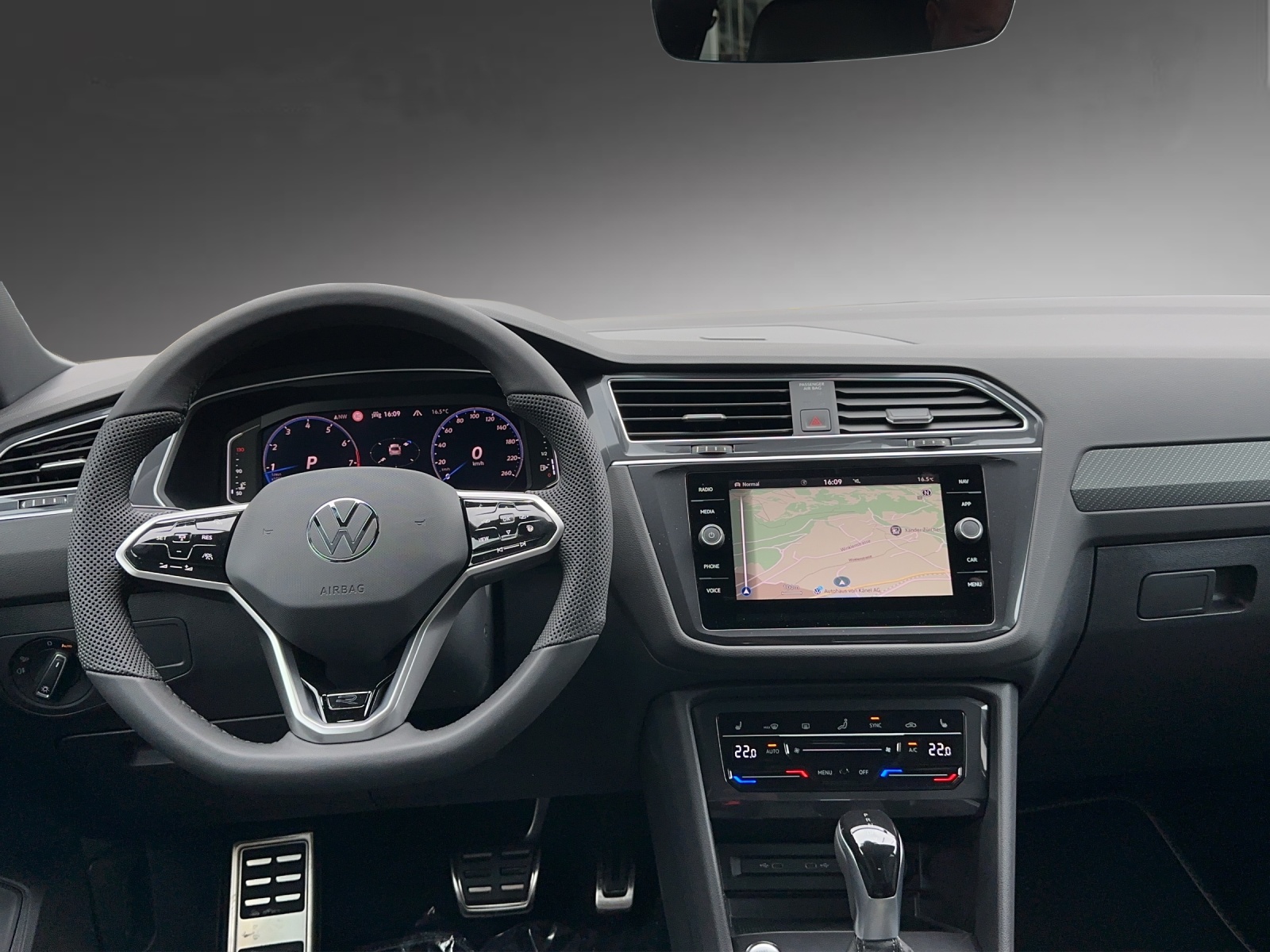 VW Tiguan Allspace 2.0TSI R-Line 4Motion DSG-image-5