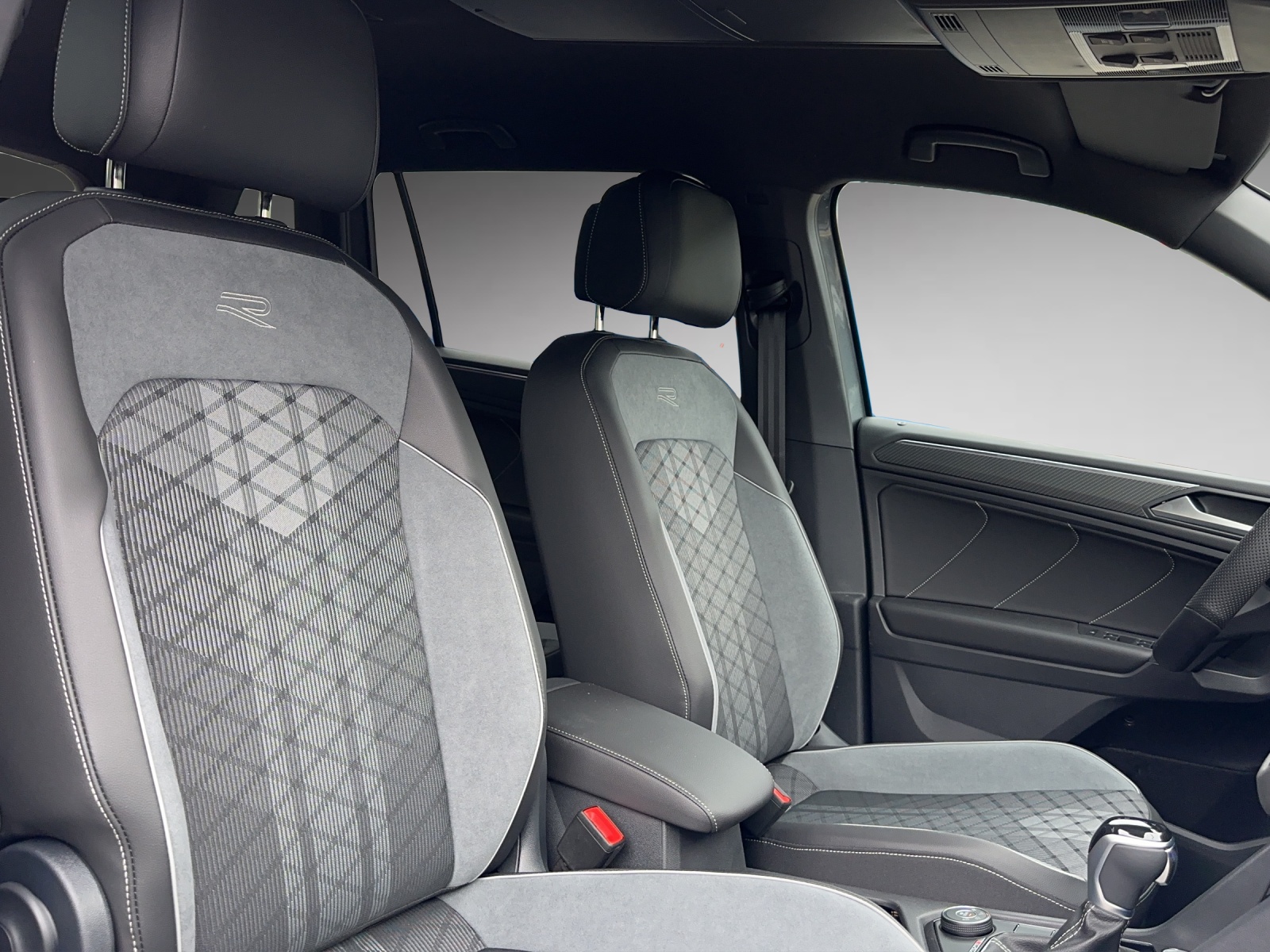 VW Tiguan Allspace 2.0TSI R-Line 4Motion DSG-image-8