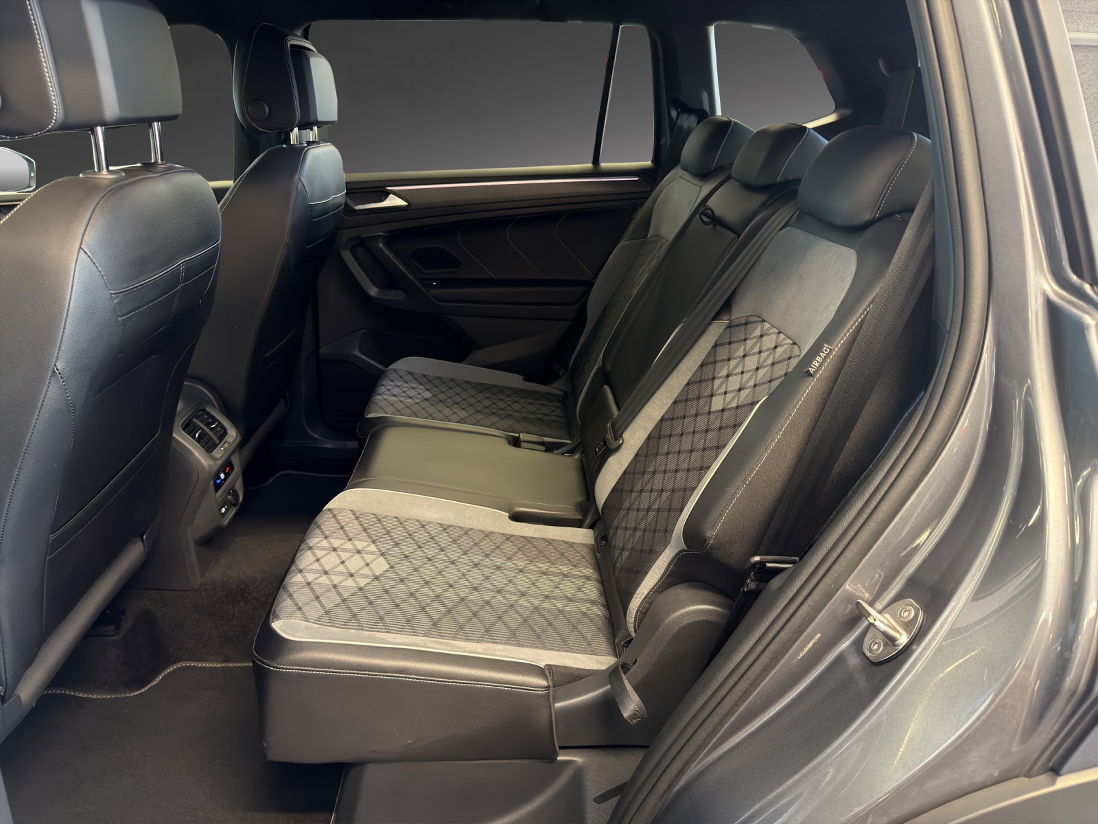 VW Tiguan Allspace 2.0TSI R-Line 4Motion DSG-image-6