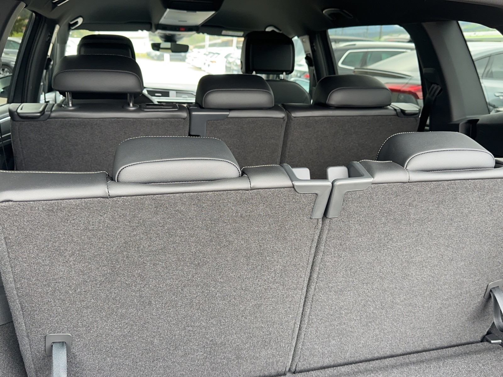 VW Tiguan Allspace 2.0TSI R-Line 4Motion DSG-image-13