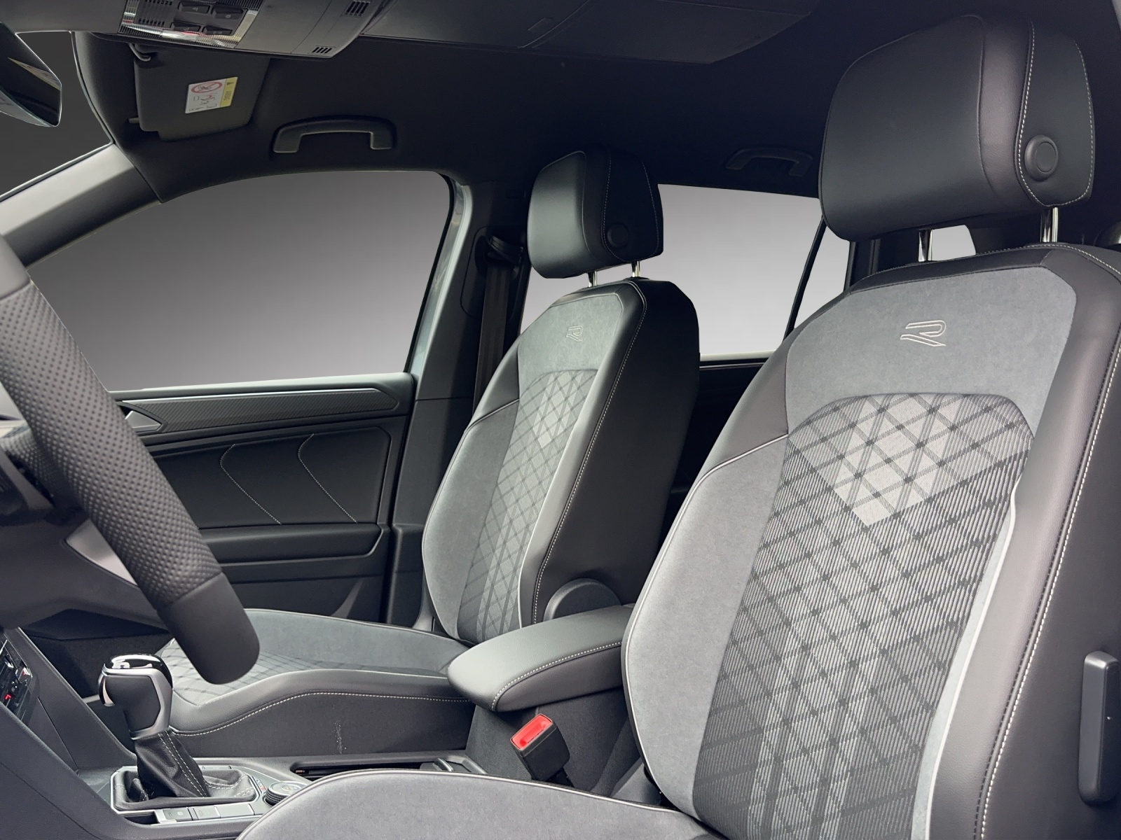 VW Tiguan Allspace 2.0TSI R-Line 4Motion DSG-image-3