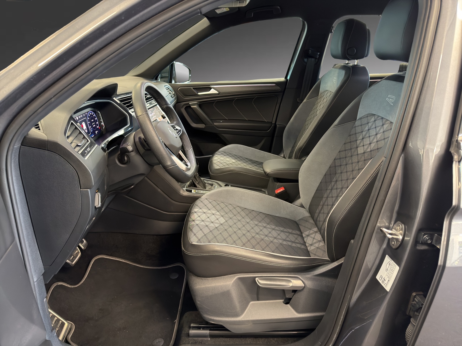 VW Tiguan Allspace 2.0TSI R-Line 4Motion DSG-image-5