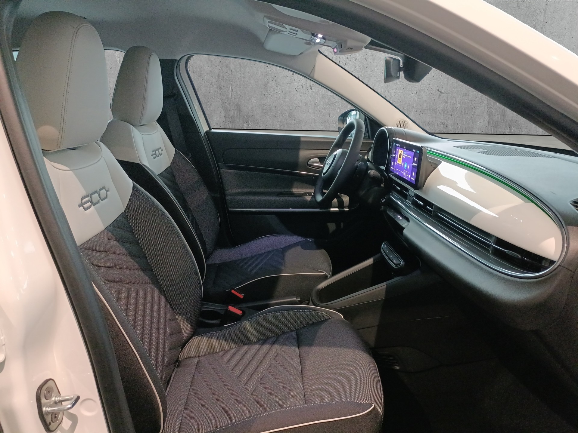 FIAT 600 1.2 Hybrid 100 Cult-image-10