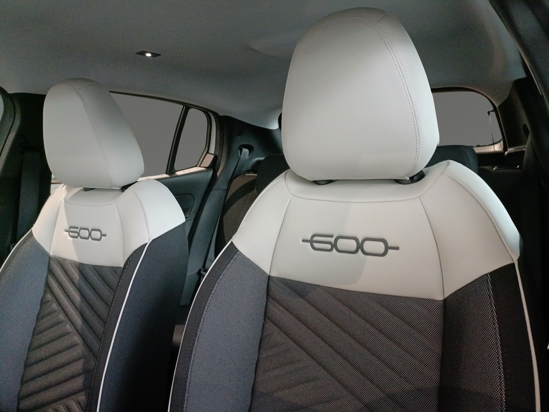 FIAT 600 1.2 Hybrid 100 Cult-image-12