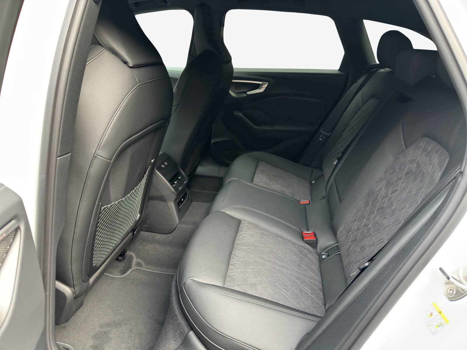 AUDI A5 Avant TDI quattro 150 kW S tronic-image-11