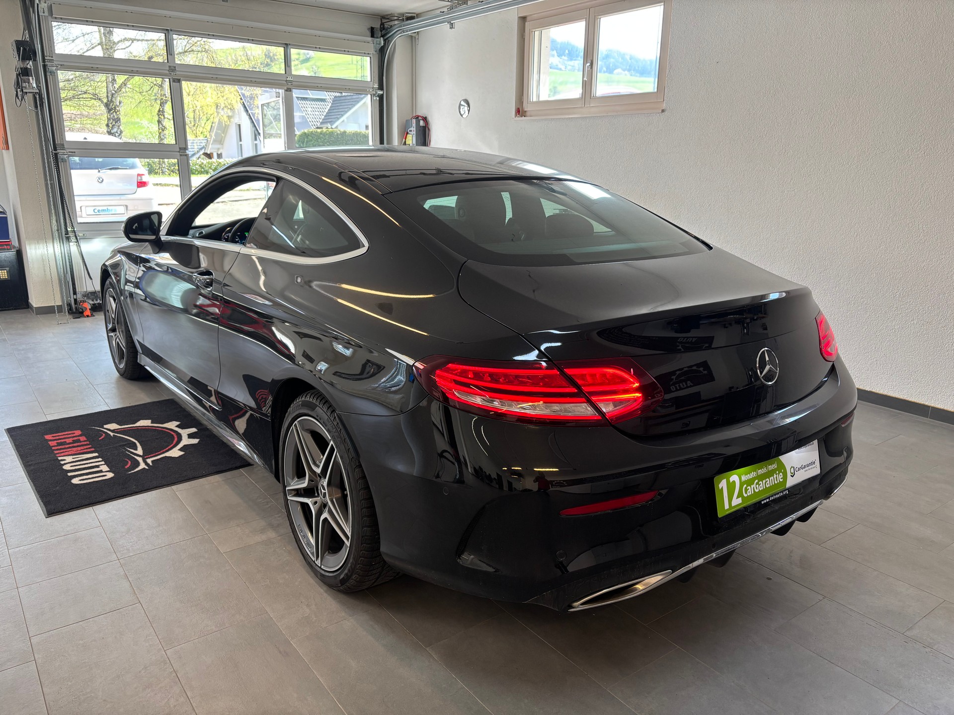 MERCEDES-BENZ C 200 Coupé 4Matic AMG Line 9G-Tronic-image-3