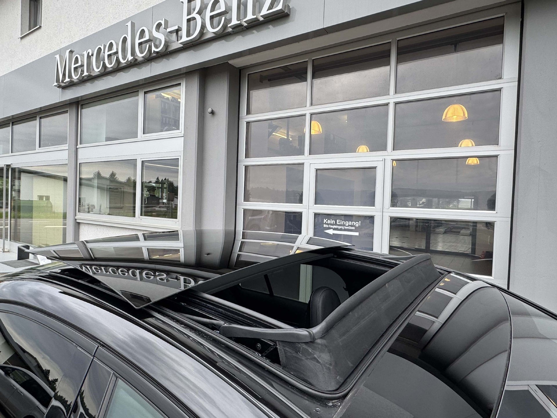 MERCEDES-BENZ E 200 AMG-Line 4Matic-image-11