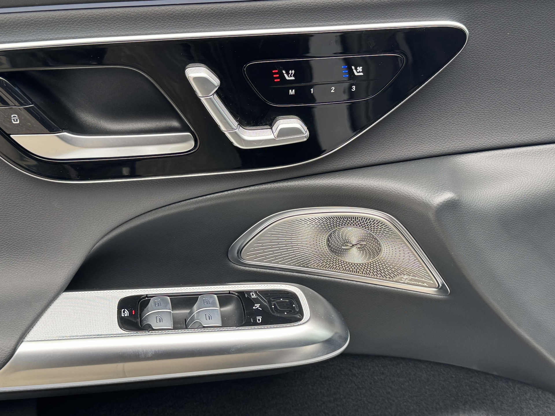 MERCEDES-BENZ E 200 AMG-Line 4Matic-image-10