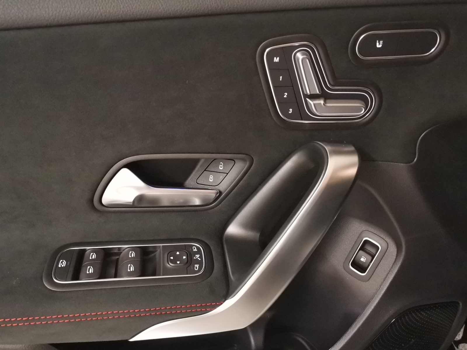 MERCEDES-BENZ A 250 e AMG Line EQ Star-image-11