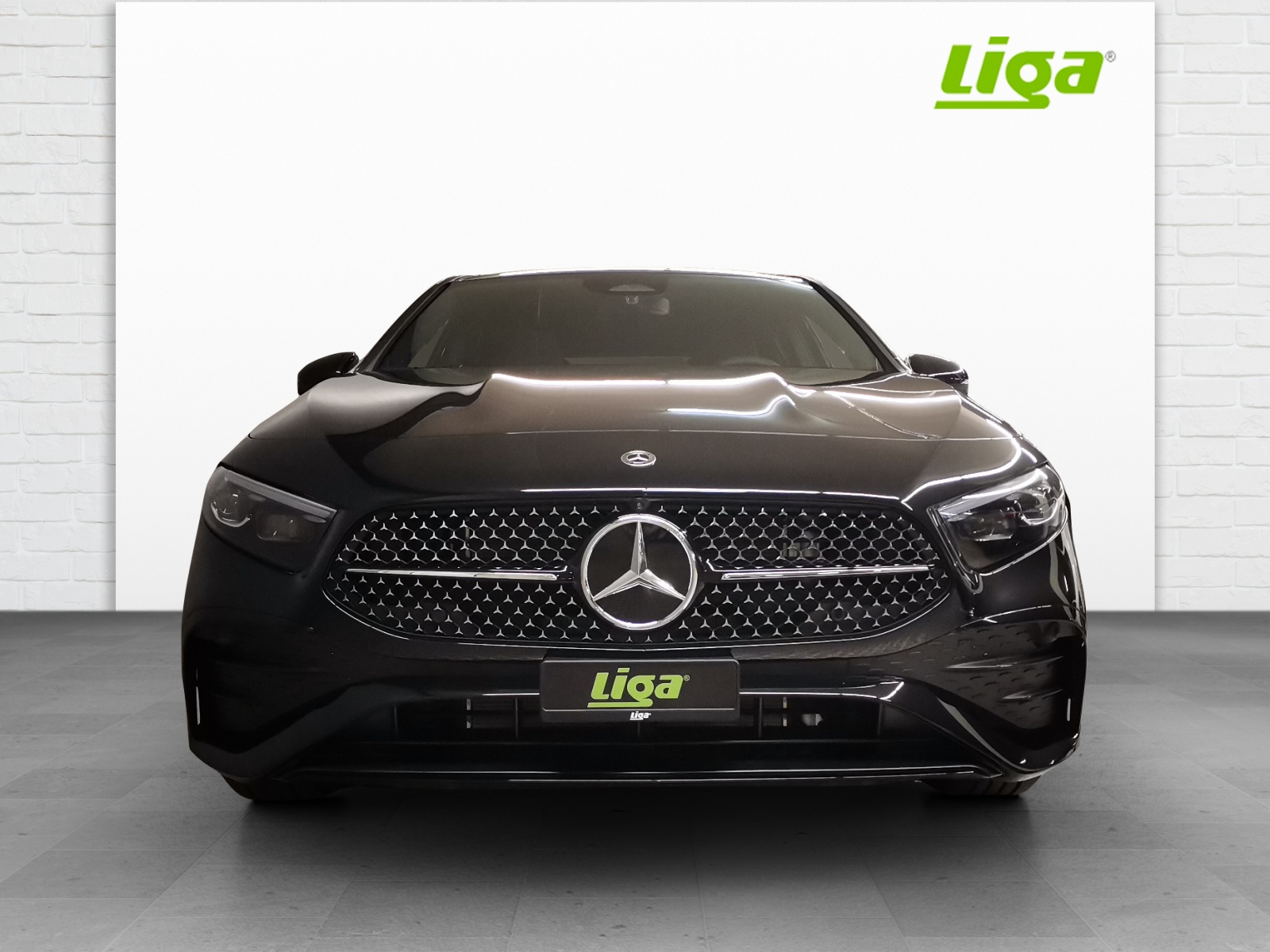 MERCEDES-BENZ A 250 e AMG Line EQ Star-image-2