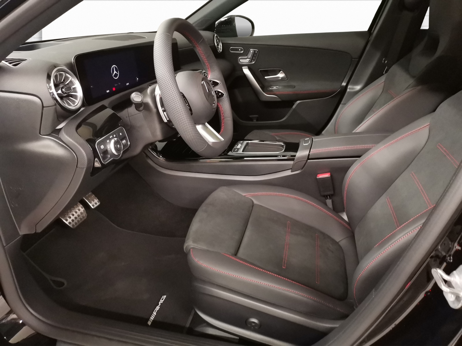 MERCEDES-BENZ A 250 e AMG Line EQ Star-image-6
