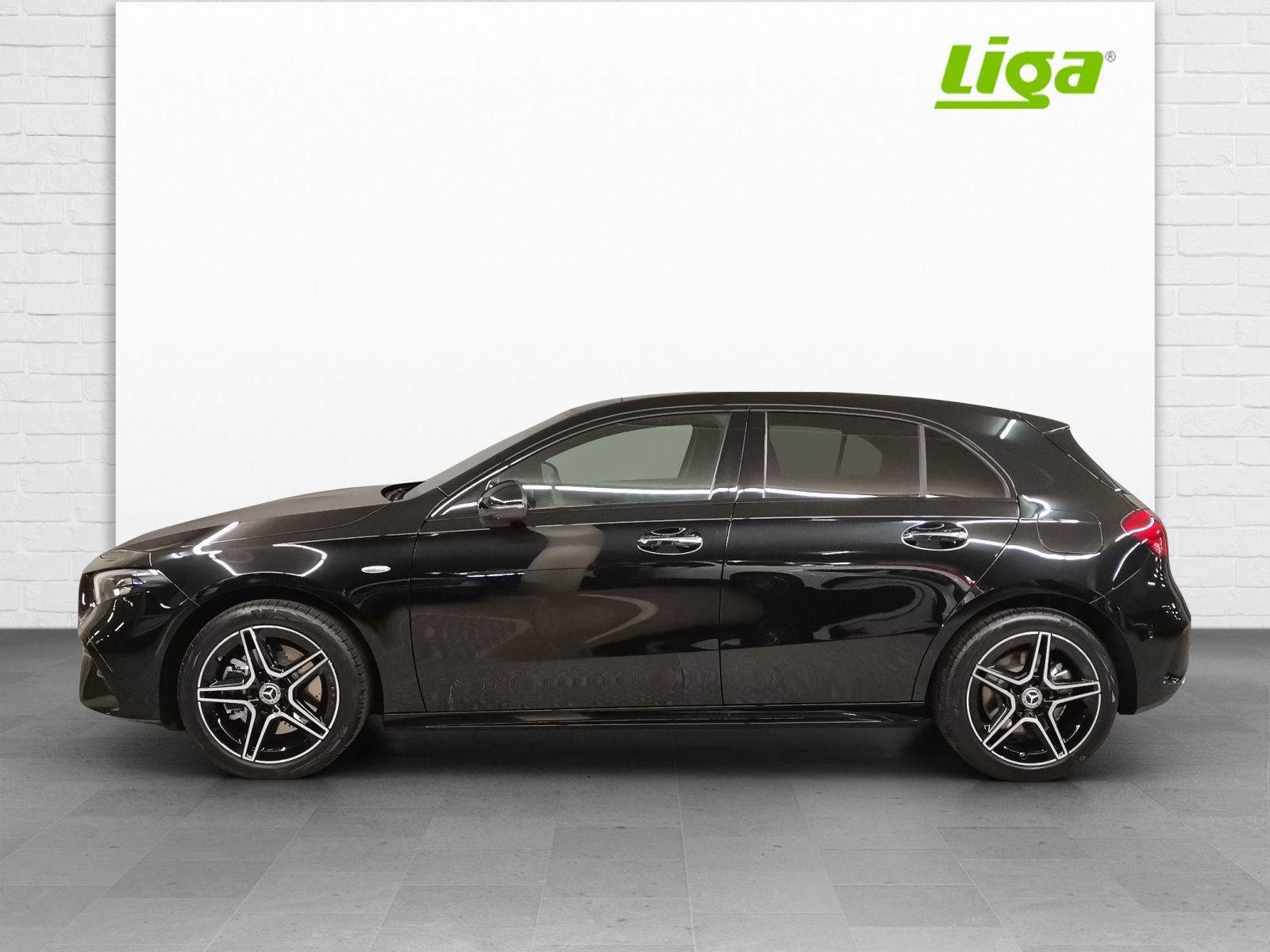 MERCEDES-BENZ A 250 e AMG Line EQ Star-image-0