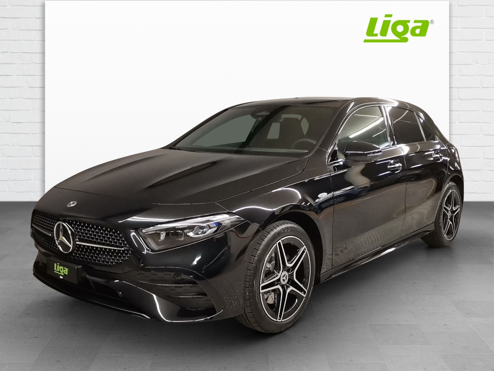 MERCEDES-BENZ A 250 e AMG Line EQ Star-image-1