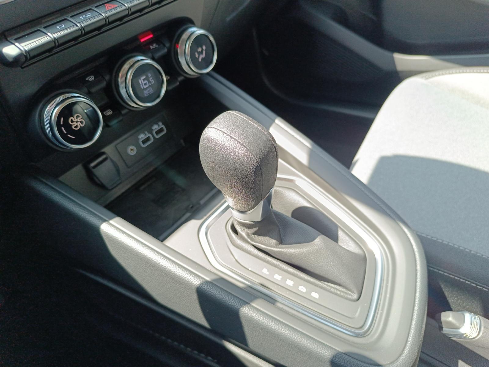 MITSUBISHI Colt 1.6 HEV Invite+-image-19