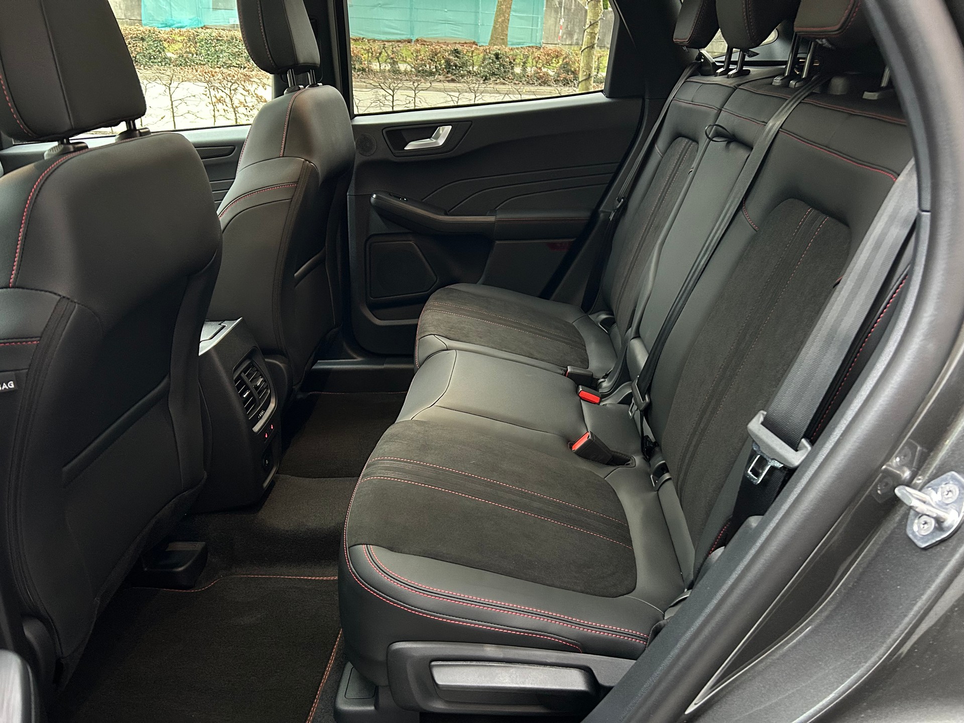 FORD Kuga 2.5 FHEV ST-Line X 4WD-image-14