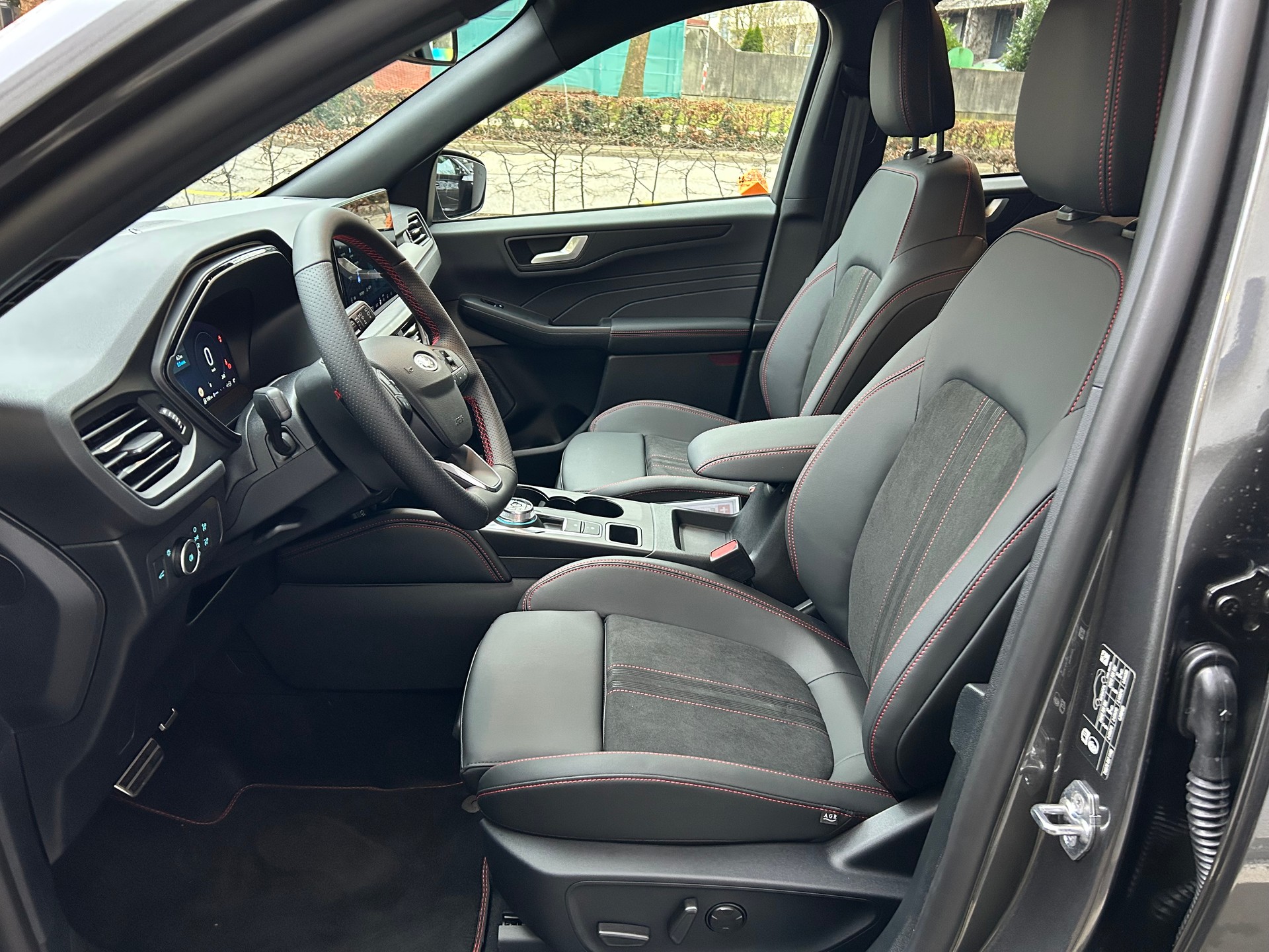 FORD Kuga 2.5 FHEV ST-Line X 4WD-image-6
