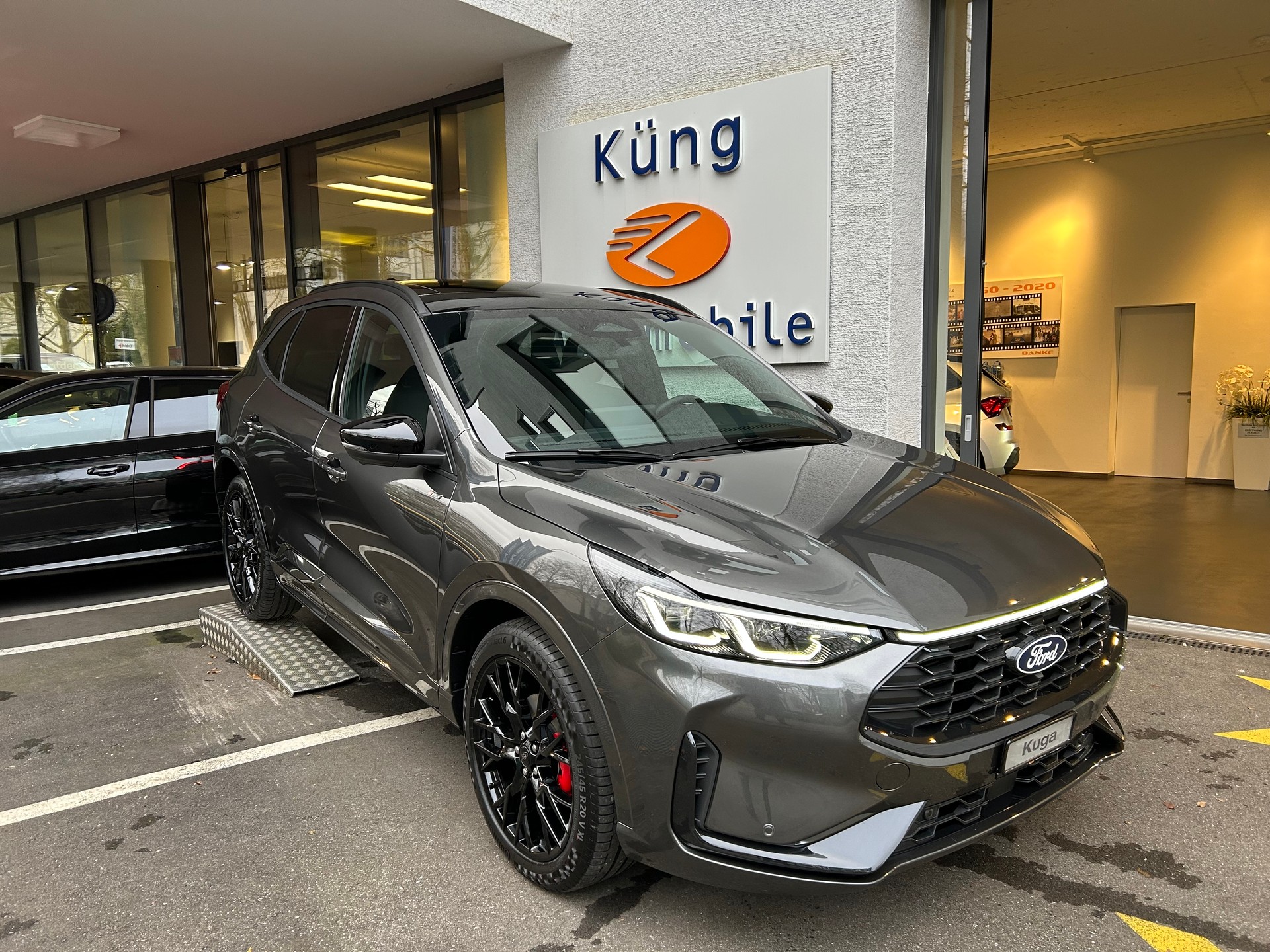 FORD Kuga 2.5 FHEV ST-Line X 4WD-image-0