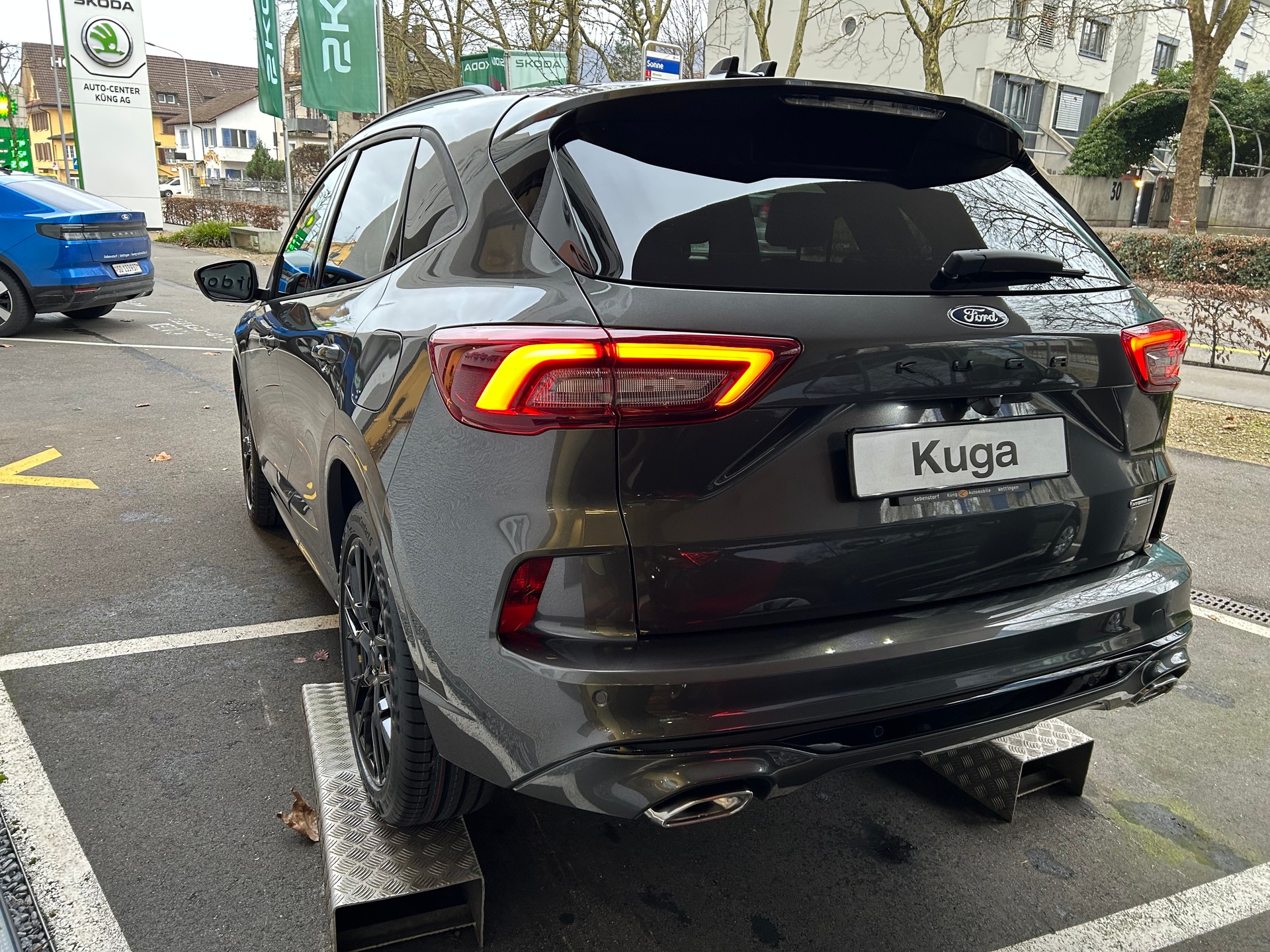 FORD Kuga 2.5 FHEV ST-Line X 4WD-image-3