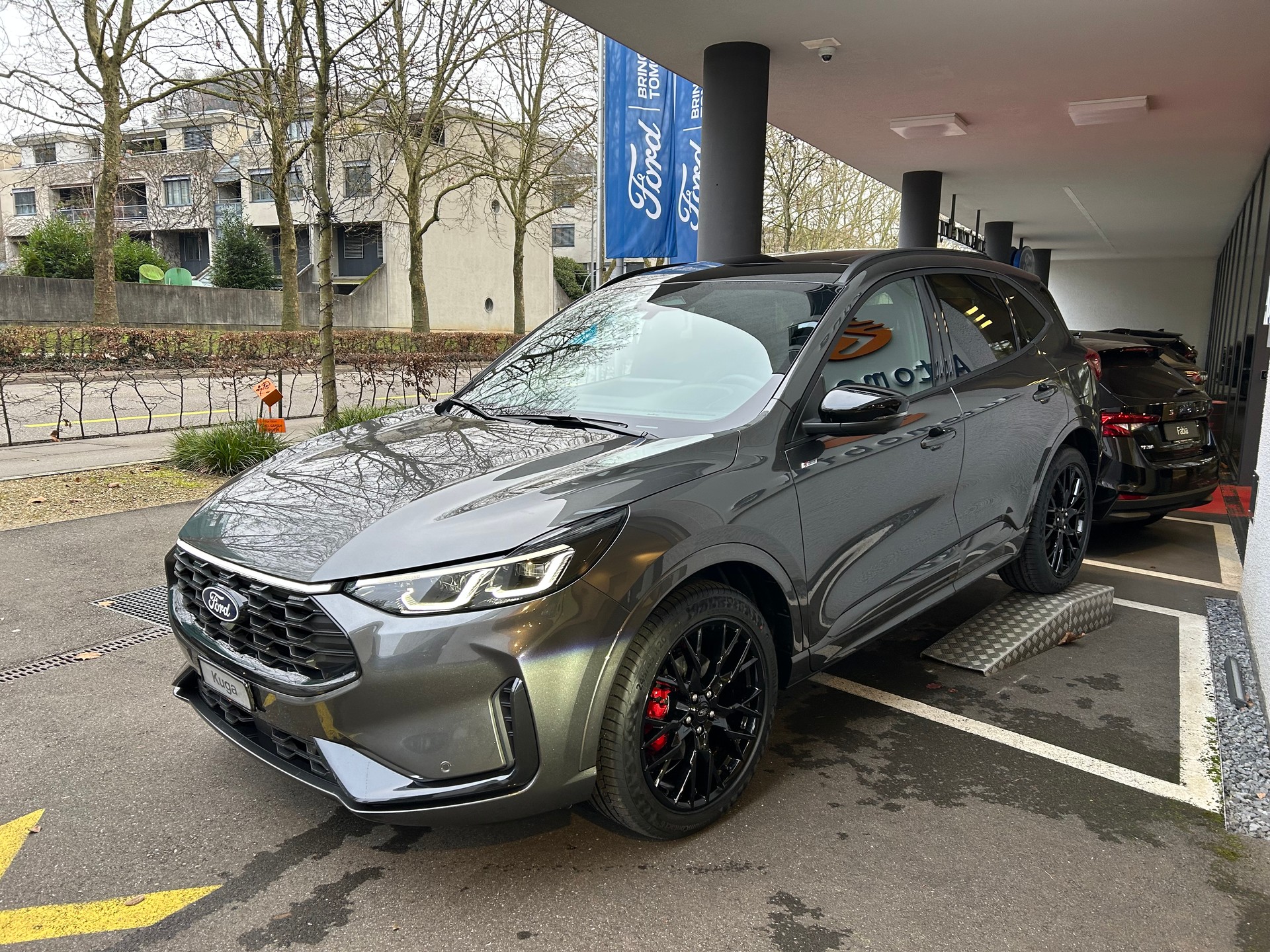 FORD Kuga 2.5 FHEV ST-Line X 4WD-image-2