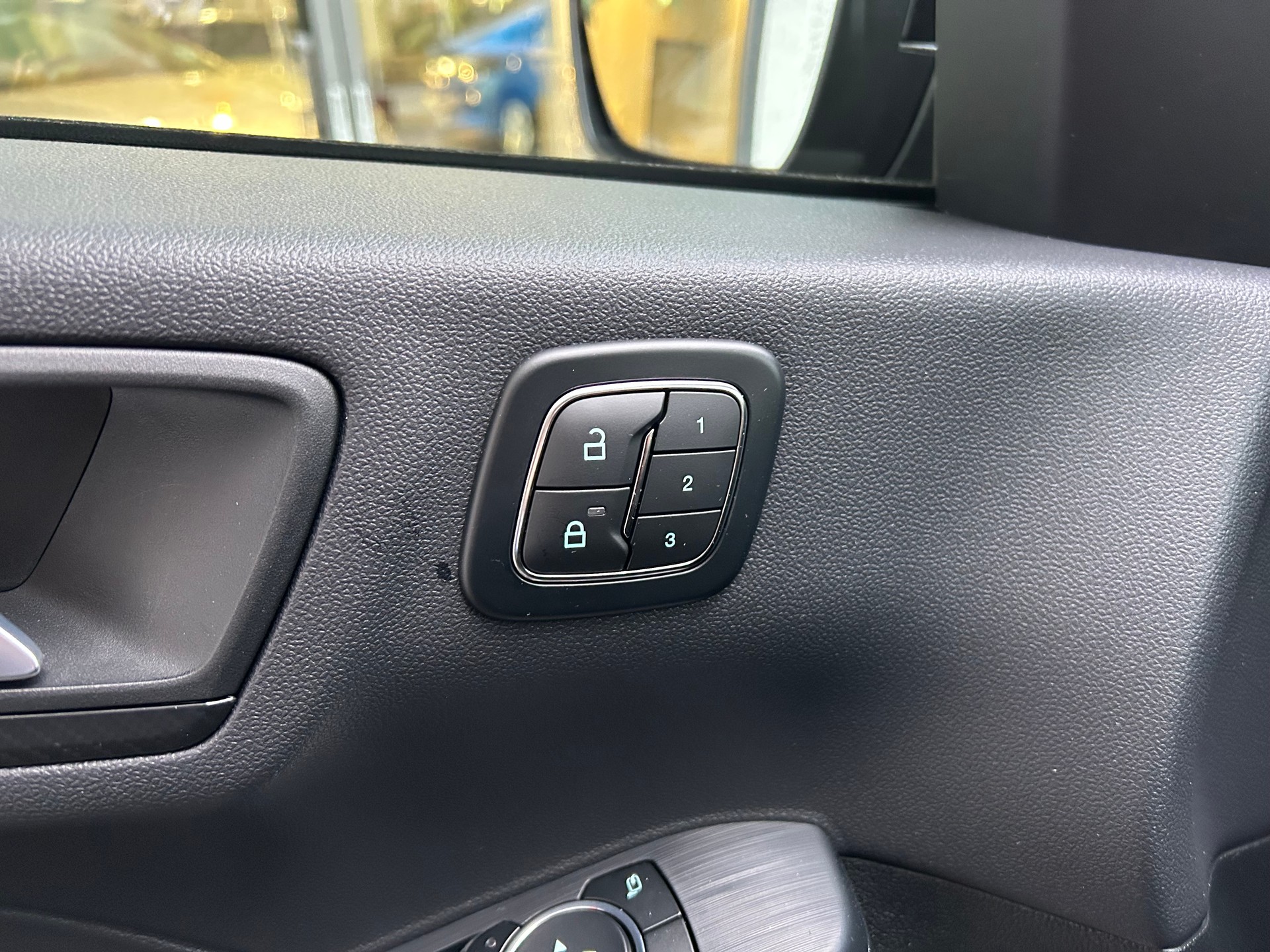 FORD Kuga 2.5 FHEV ST-Line X 4WD-image-12