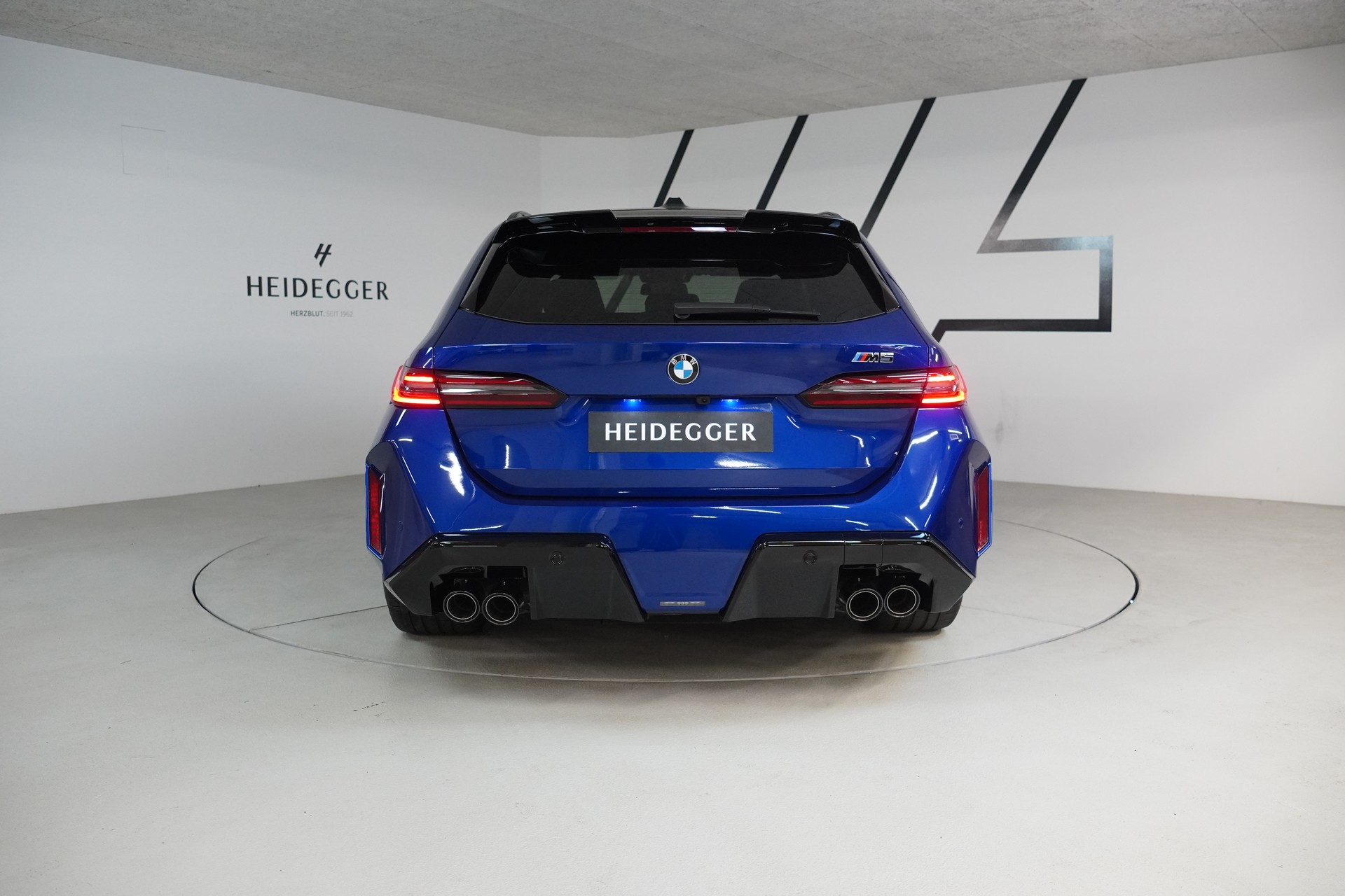 BMW M5 xDrive Touring-image-5