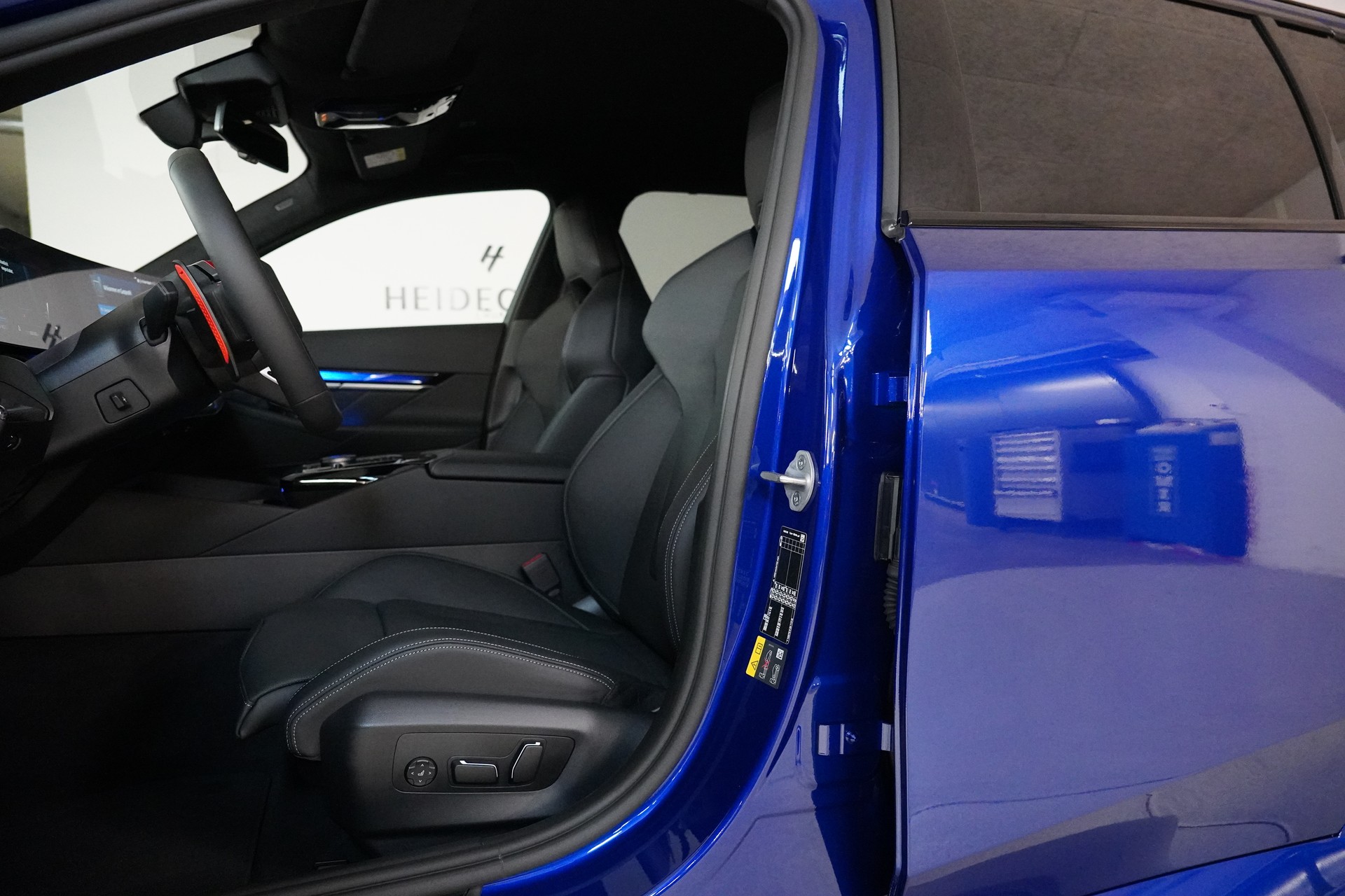 BMW M5 xDrive Touring-image-10