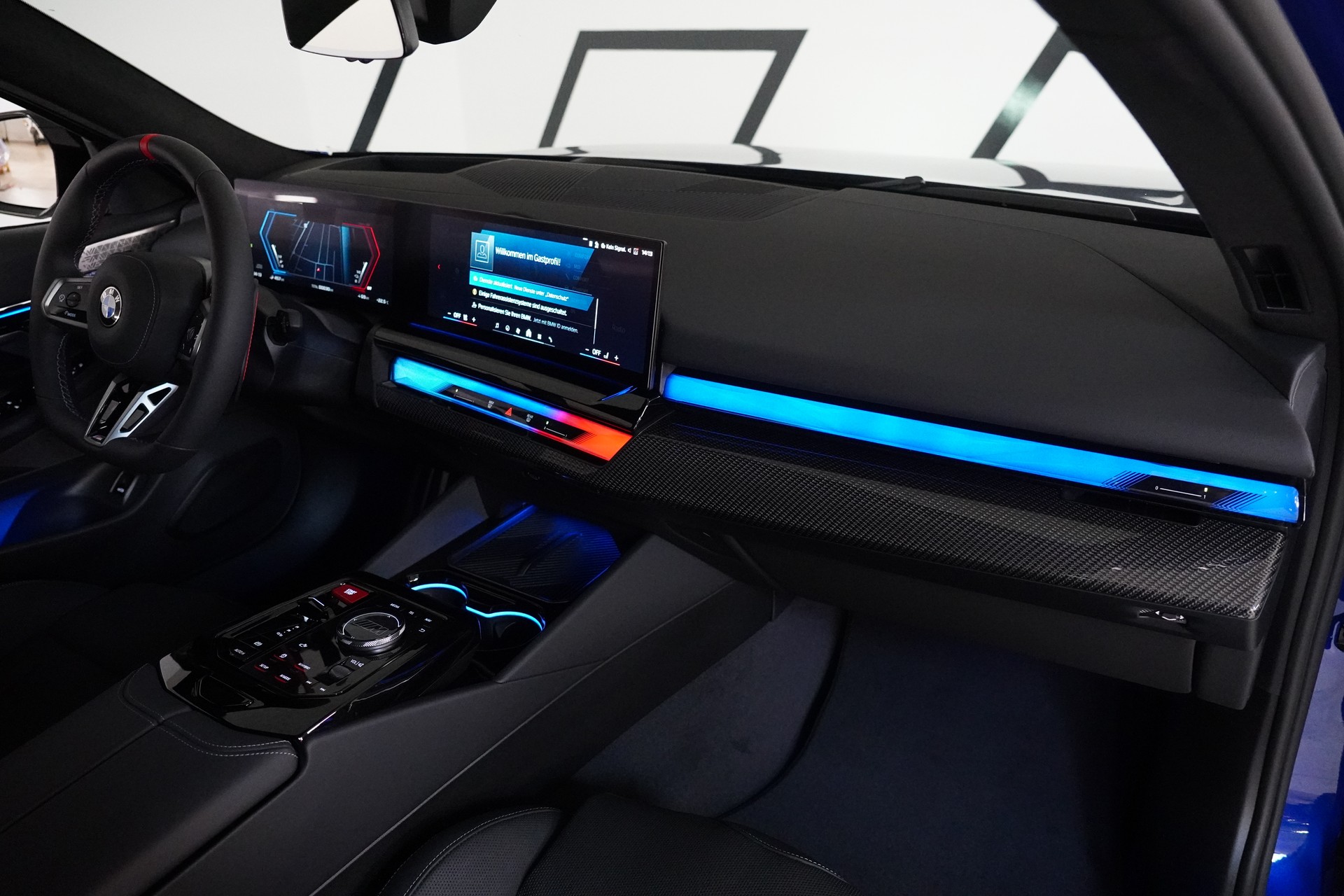 BMW M5 xDrive Touring-image-16