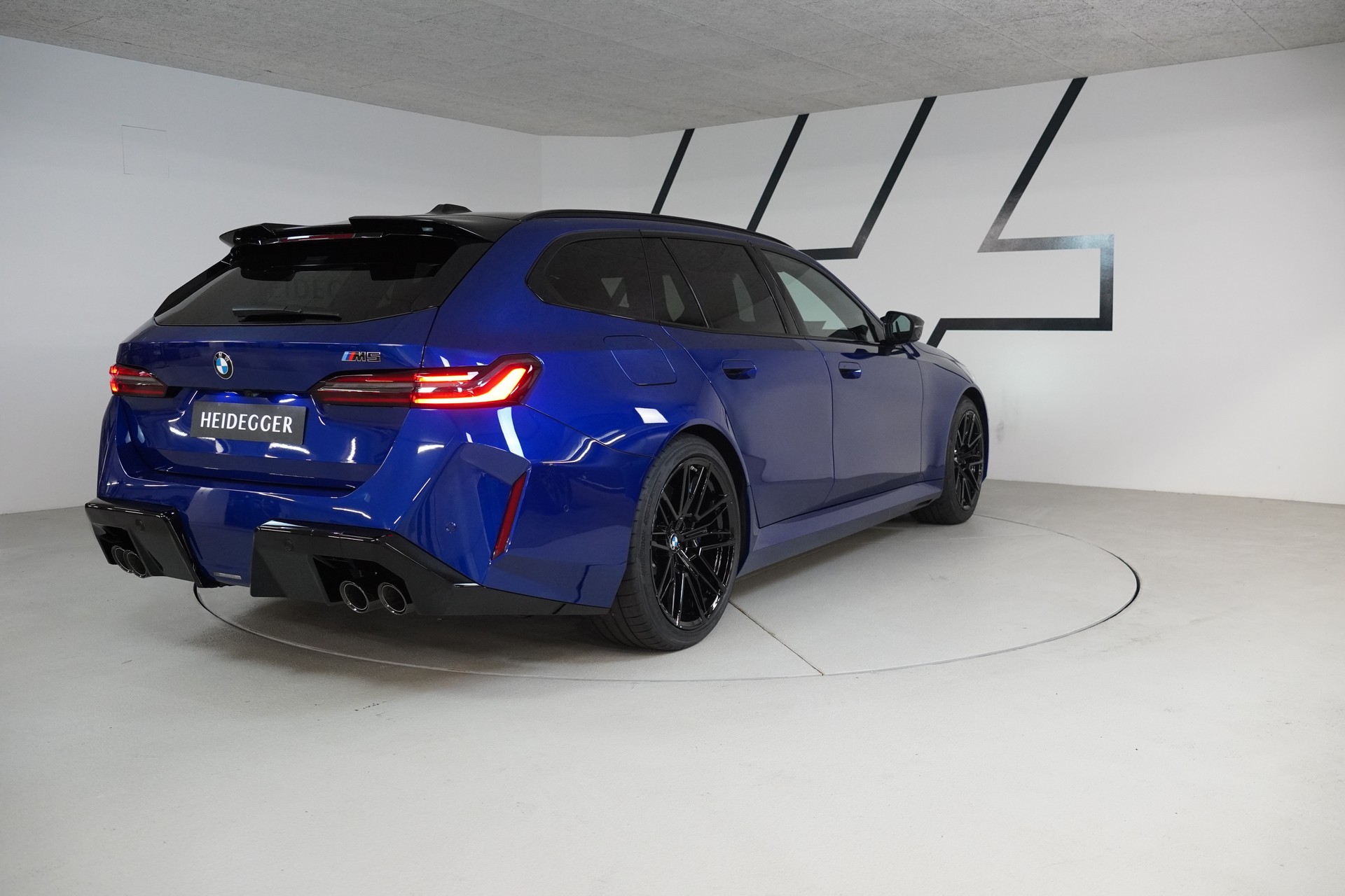BMW M5 xDrive Touring-image-6