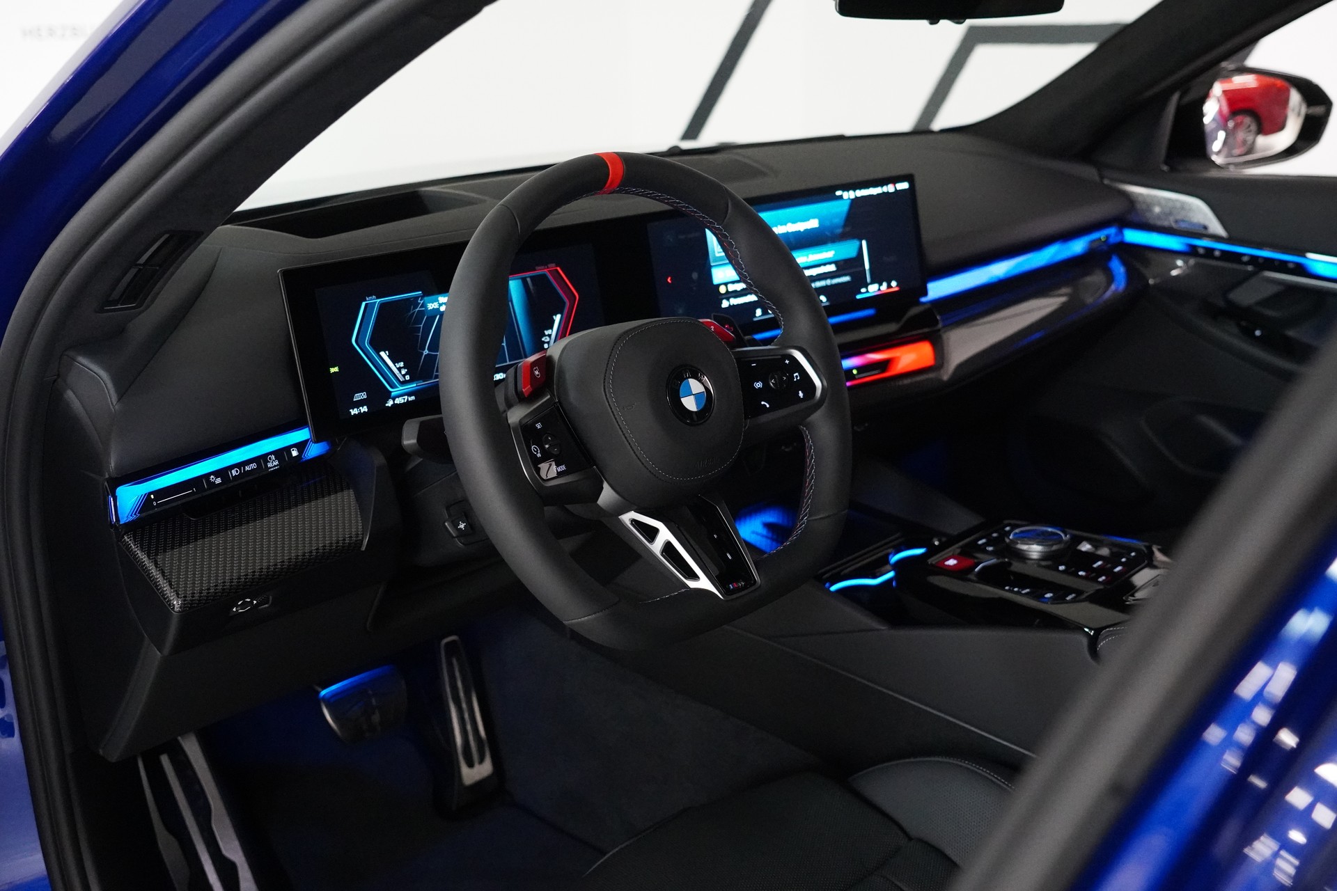 BMW M5 xDrive Touring-image-22