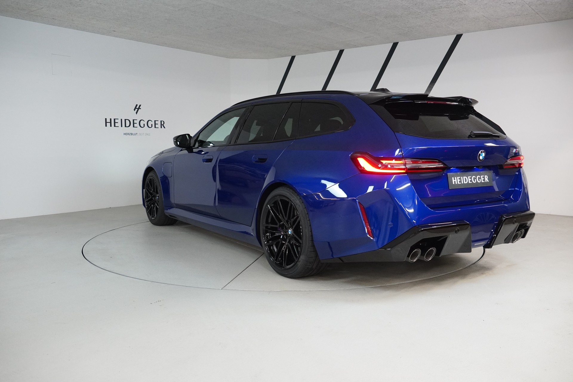 BMW M5 xDrive Touring-image-4