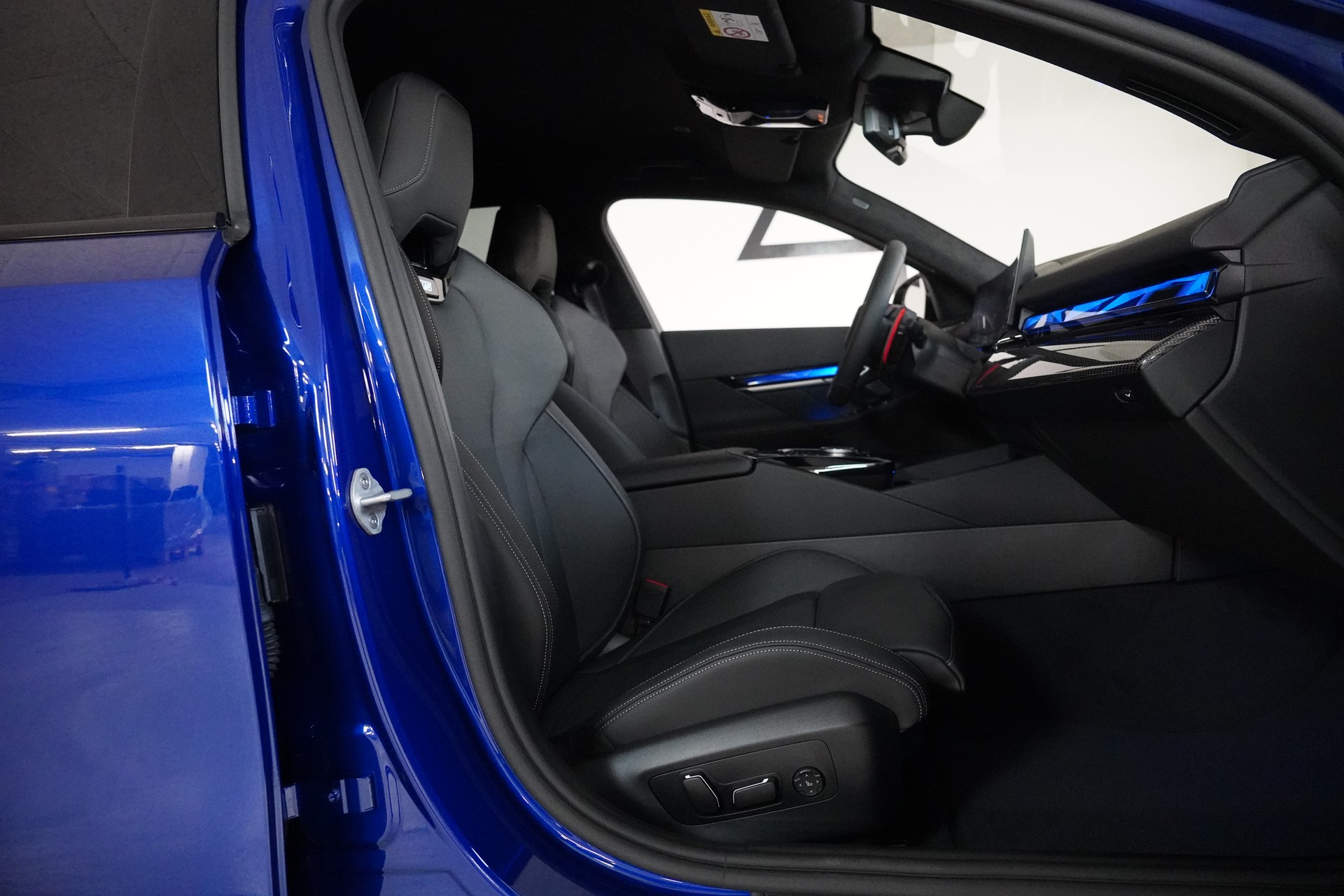 BMW M5 xDrive Touring-image-13