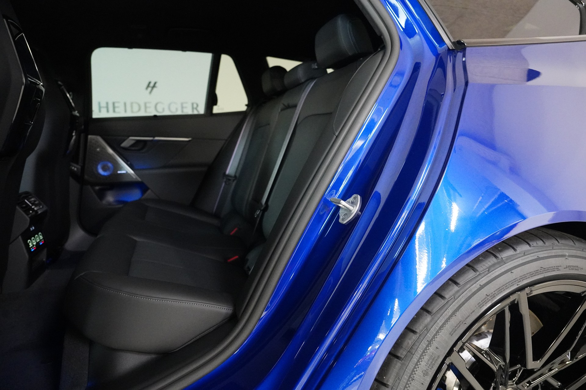 BMW M5 xDrive Touring-image-12