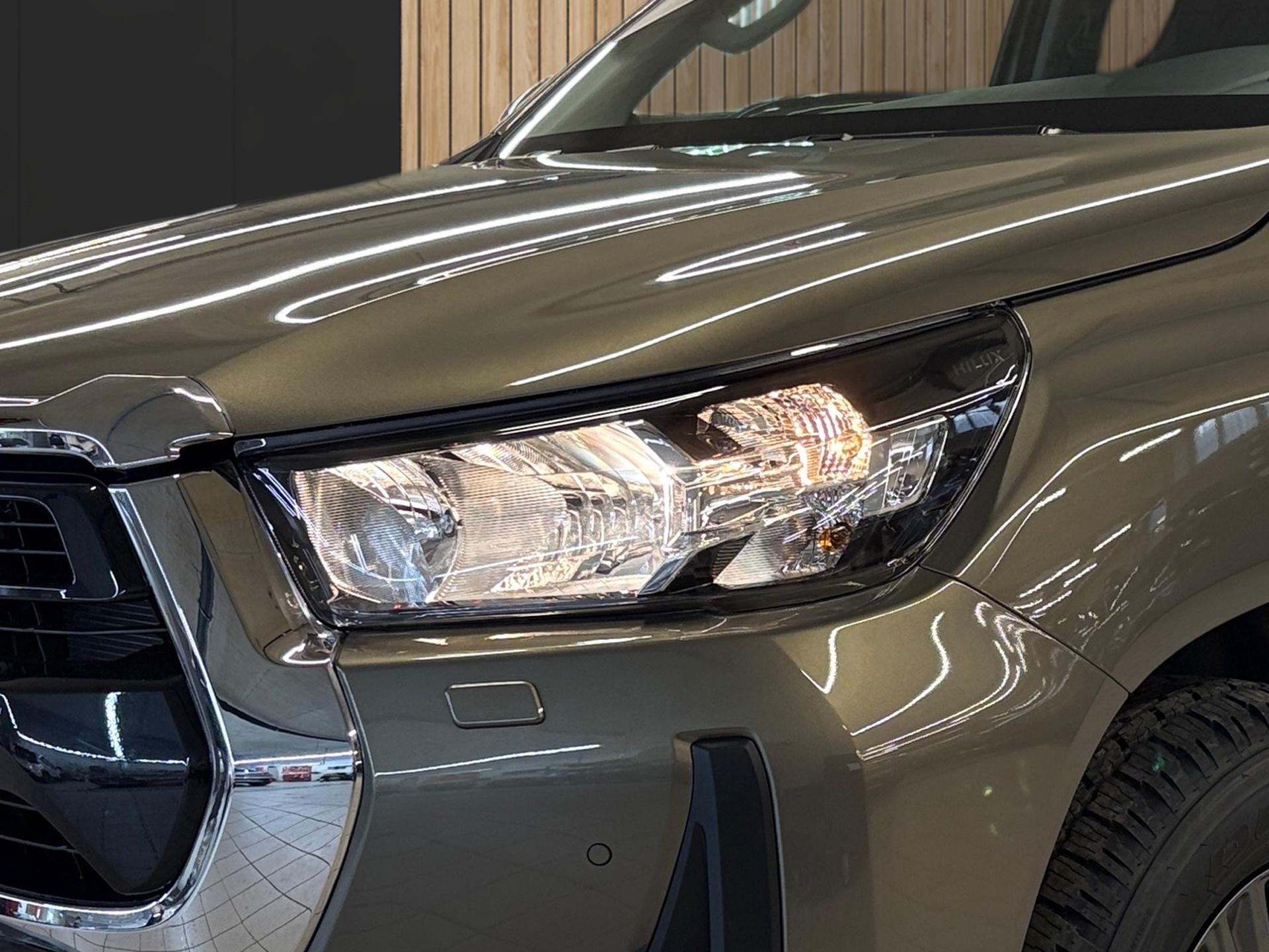 TOYOTA Hilux Extra Cab.-Pick-up 2.8 D-4D 204 Style-image-8
