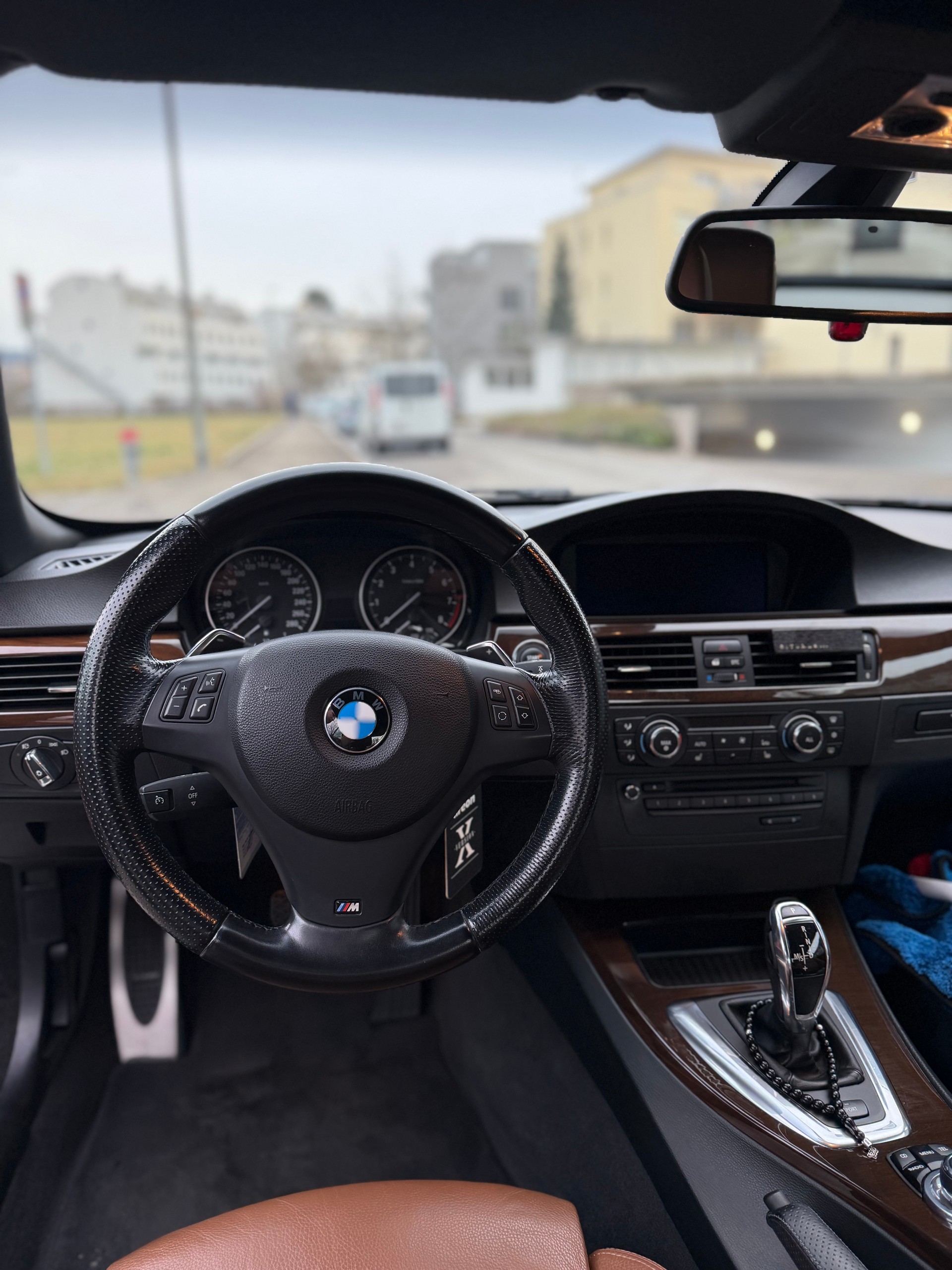 BMW 335i Cabriolet DSG-image-7