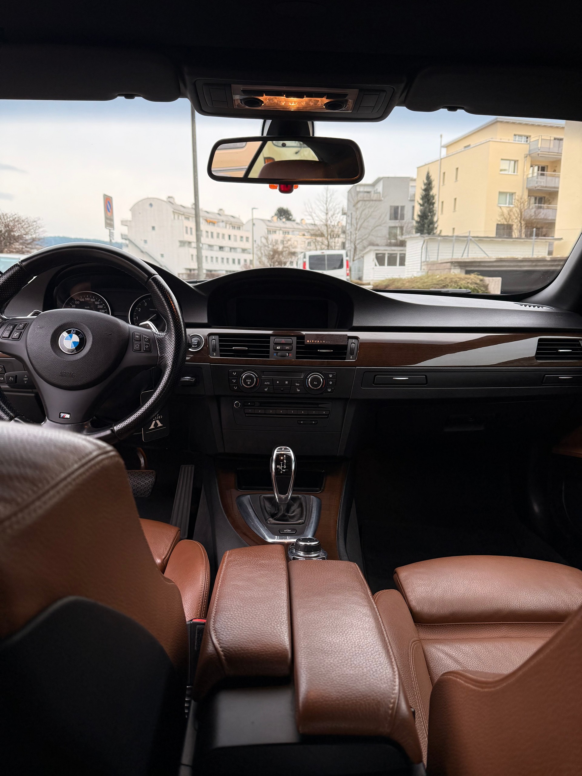BMW 335i Cabriolet DSG-image-6