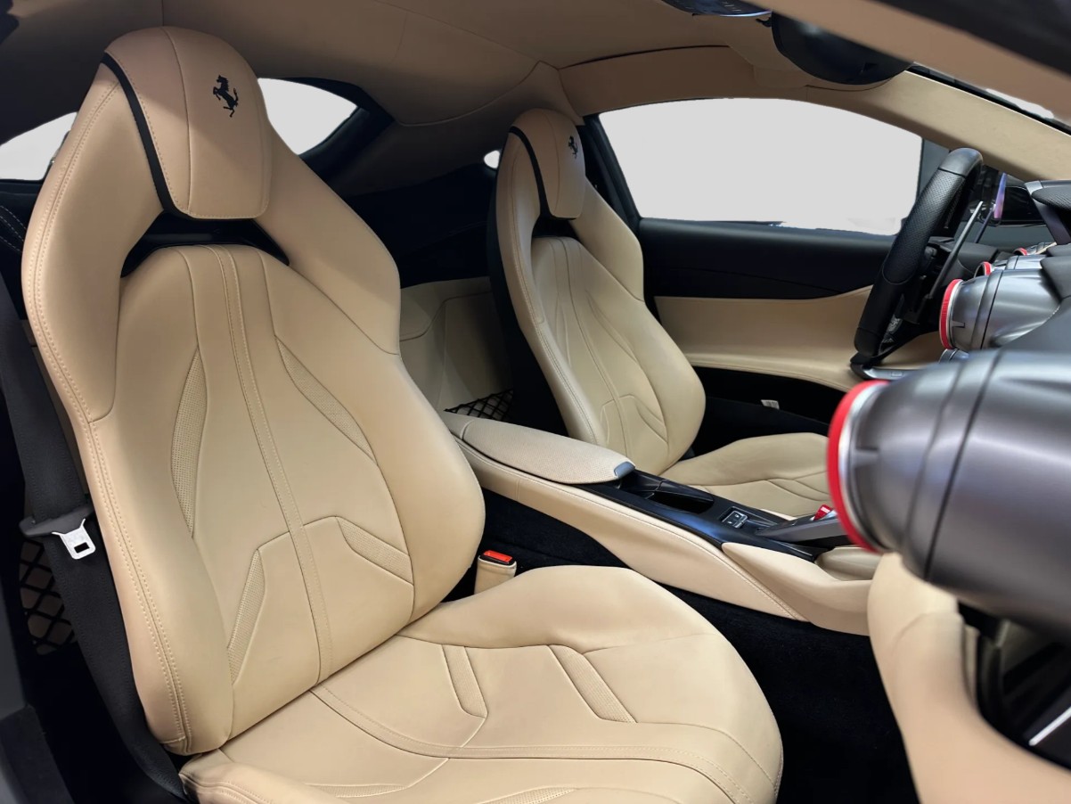 FERRARI 812 Superfast-image-9