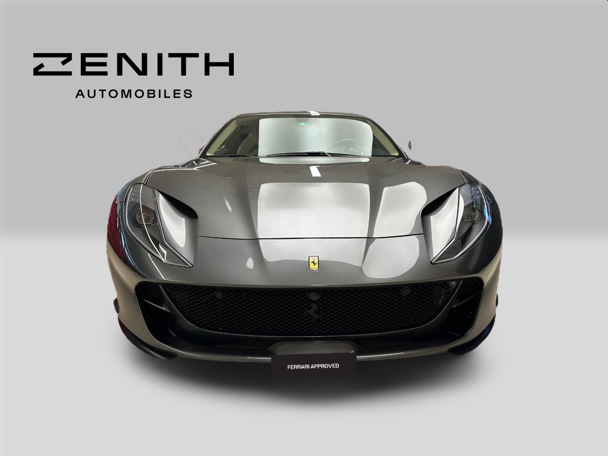 FERRARI 812 Superfast-image-1