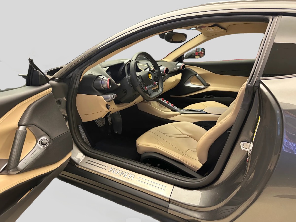 FERRARI 812 Superfast-image-10