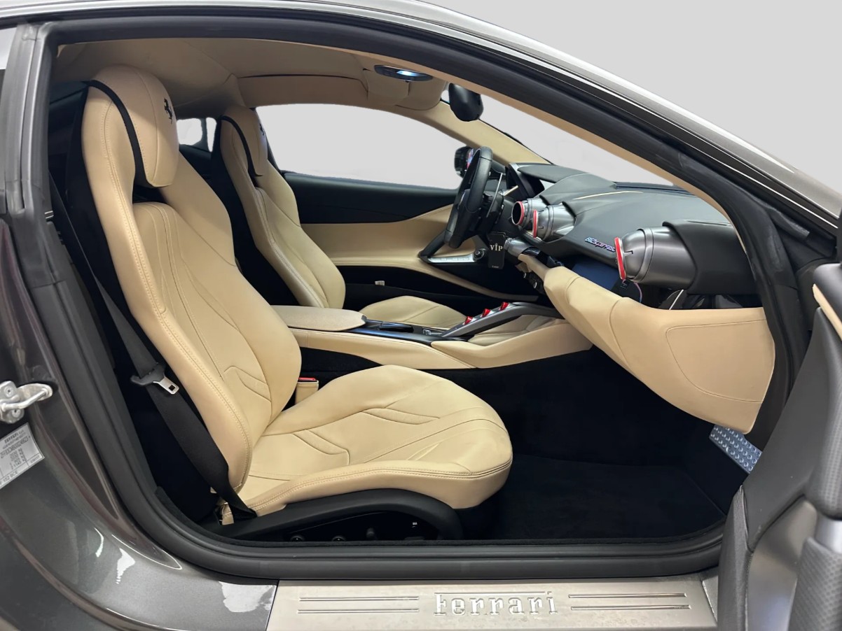 FERRARI 812 Superfast-image-8