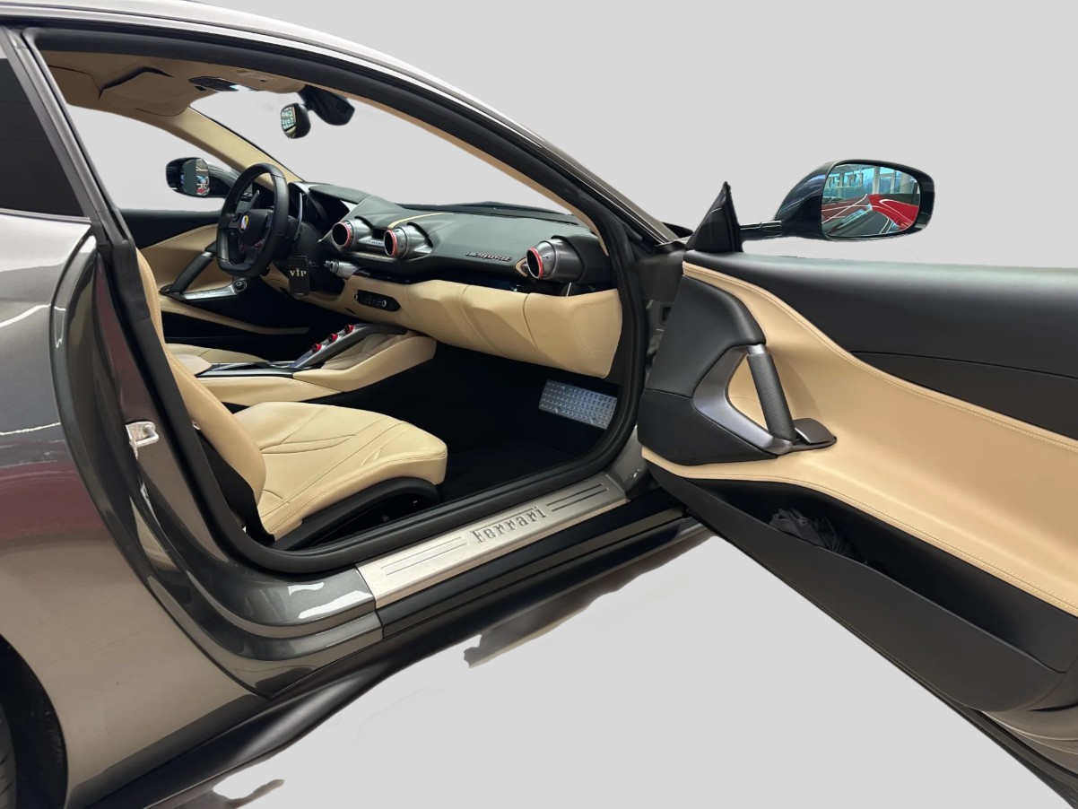 FERRARI 812 Superfast-image-7