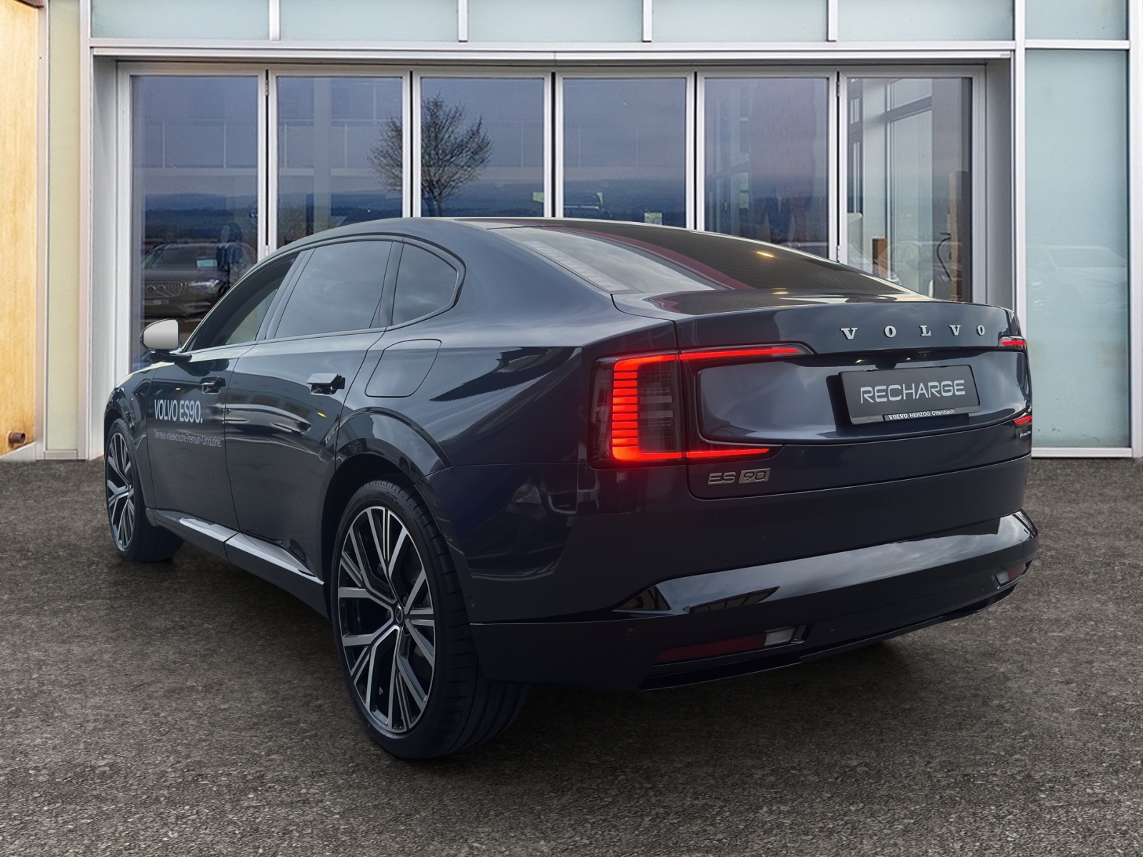 VOLVO ES90 Ultra-showroom-element-2