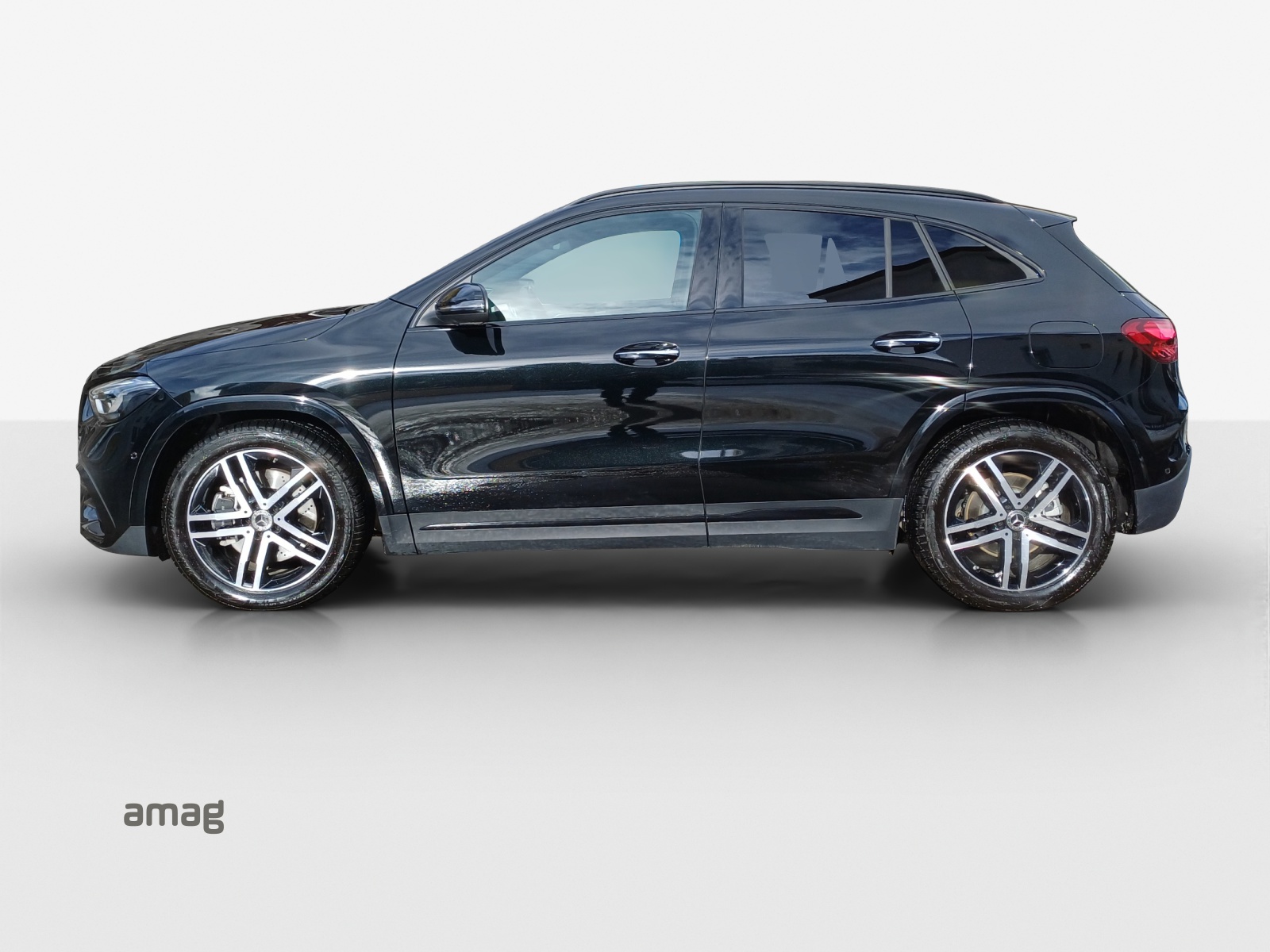 MERCEDES-BENZ GLA 250 4Matic 8G-DCT-showroom-element-1