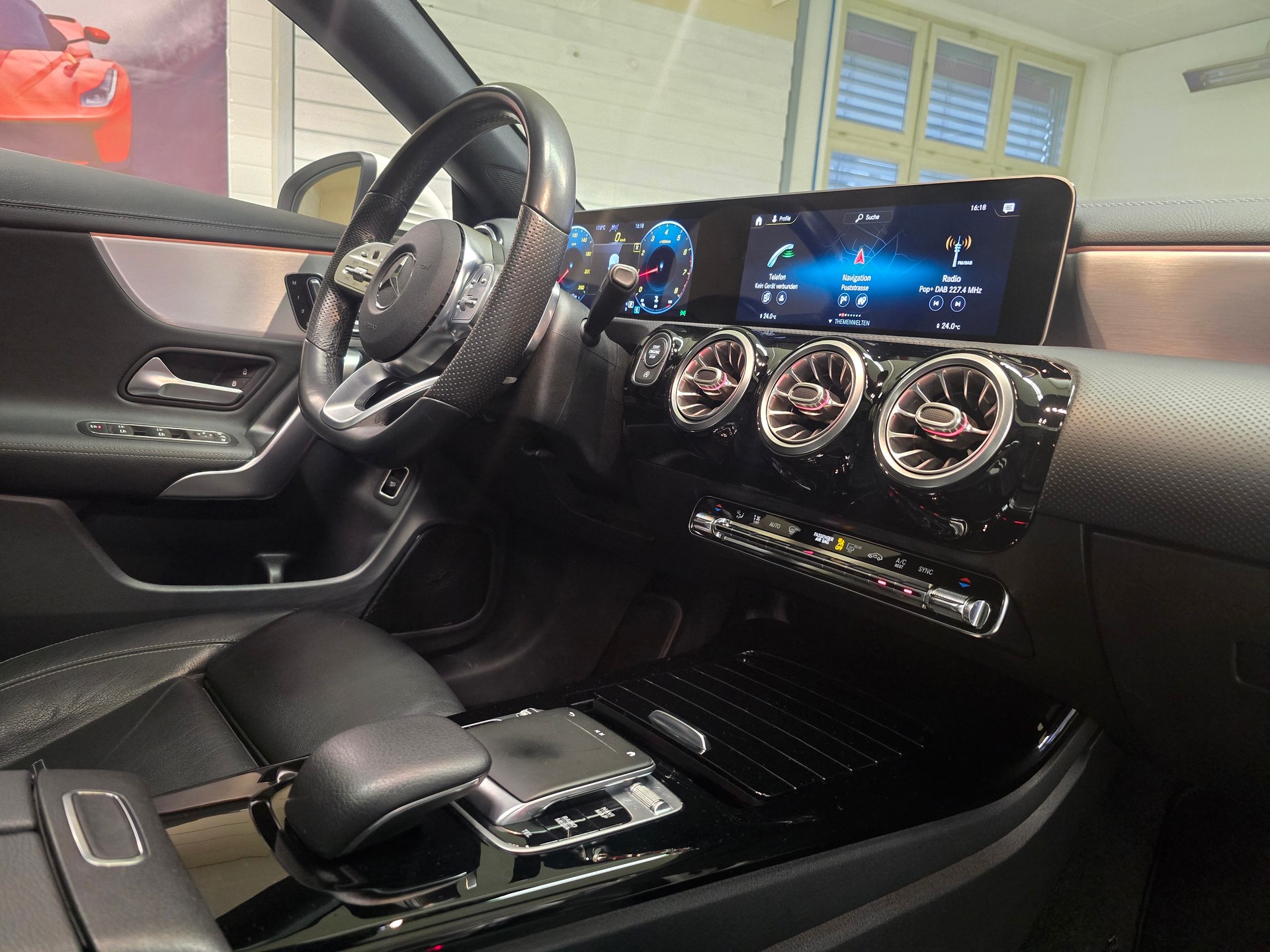 MERCEDES-BENZ CLA Shooting Brake 200 AMG Line 7G-DCT-image-12
