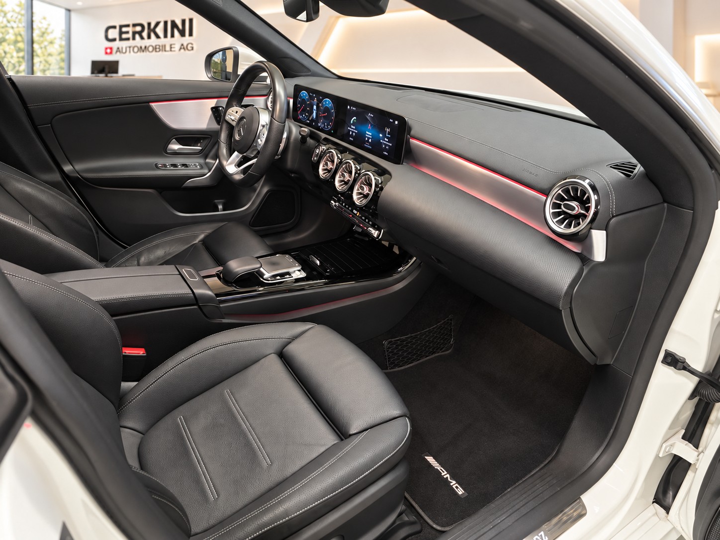 MERCEDES-BENZ CLA Shooting Brake 200 AMG Line 7G-DCT-image-9