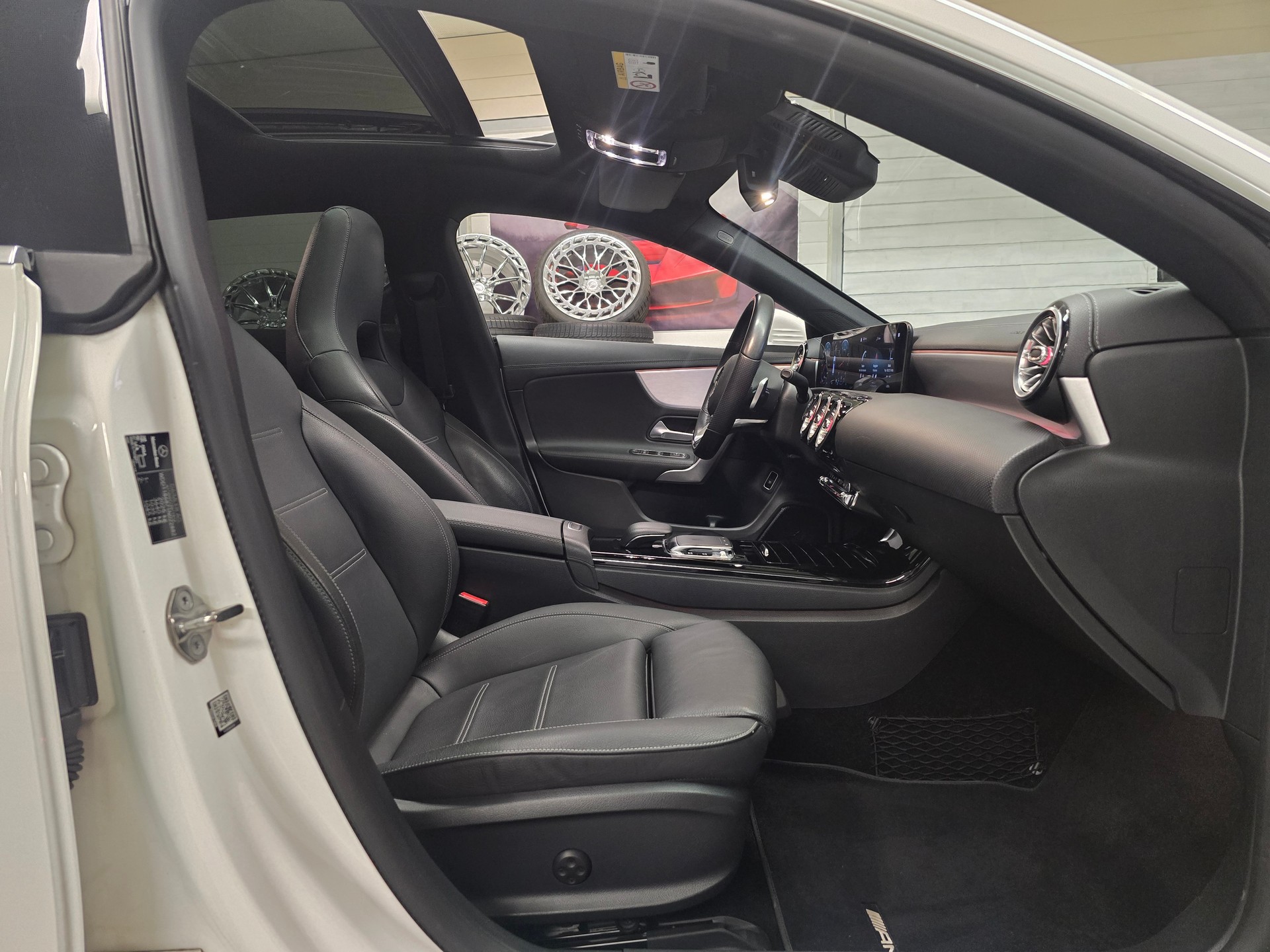 MERCEDES-BENZ CLA Shooting Brake 200 AMG Line 7G-DCT-image-9