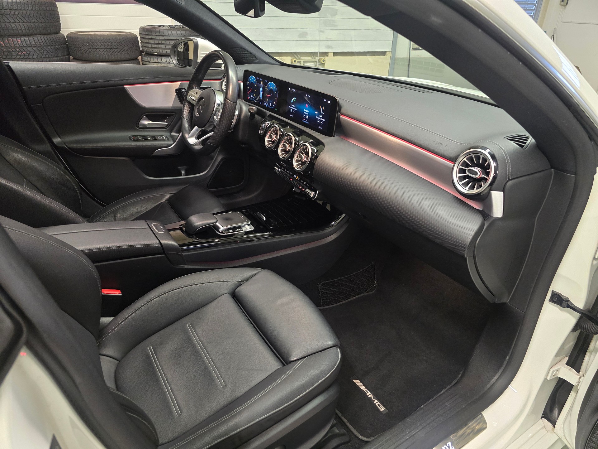 MERCEDES-BENZ CLA Shooting Brake 200 AMG Line 7G-DCT-image-10